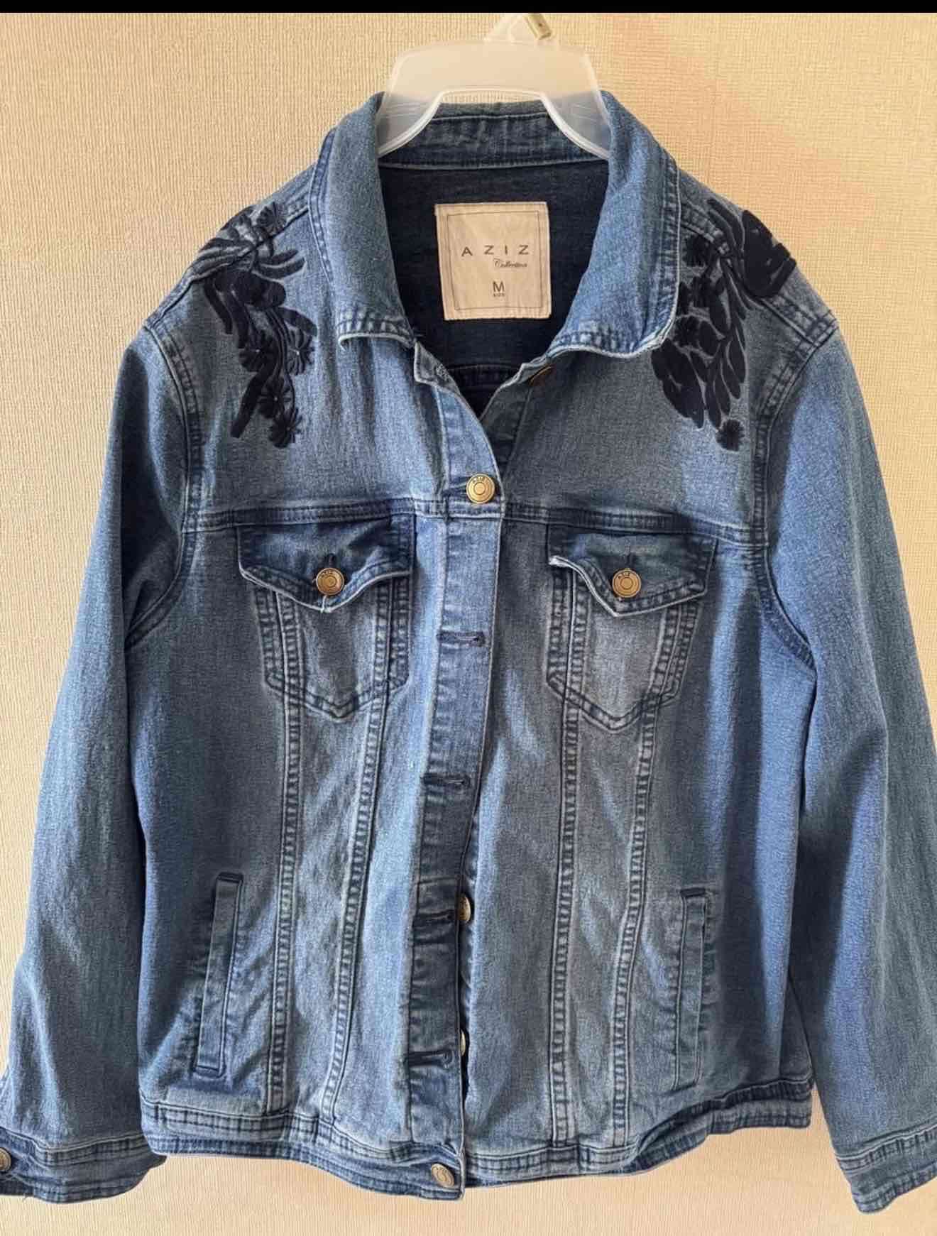 Chaqueta de mezclilla con bordados talla M