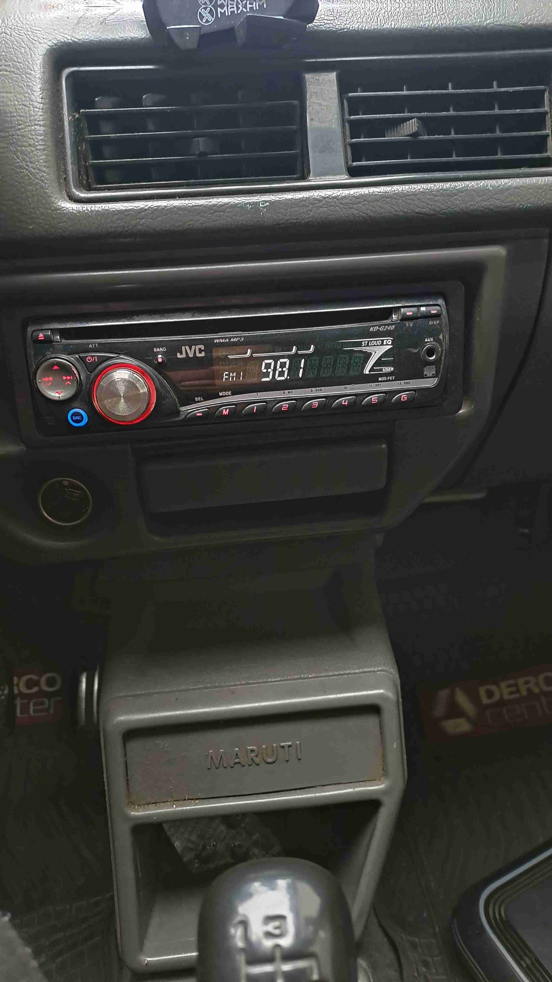 Auto compacto gris en buen estado - miniatura 6