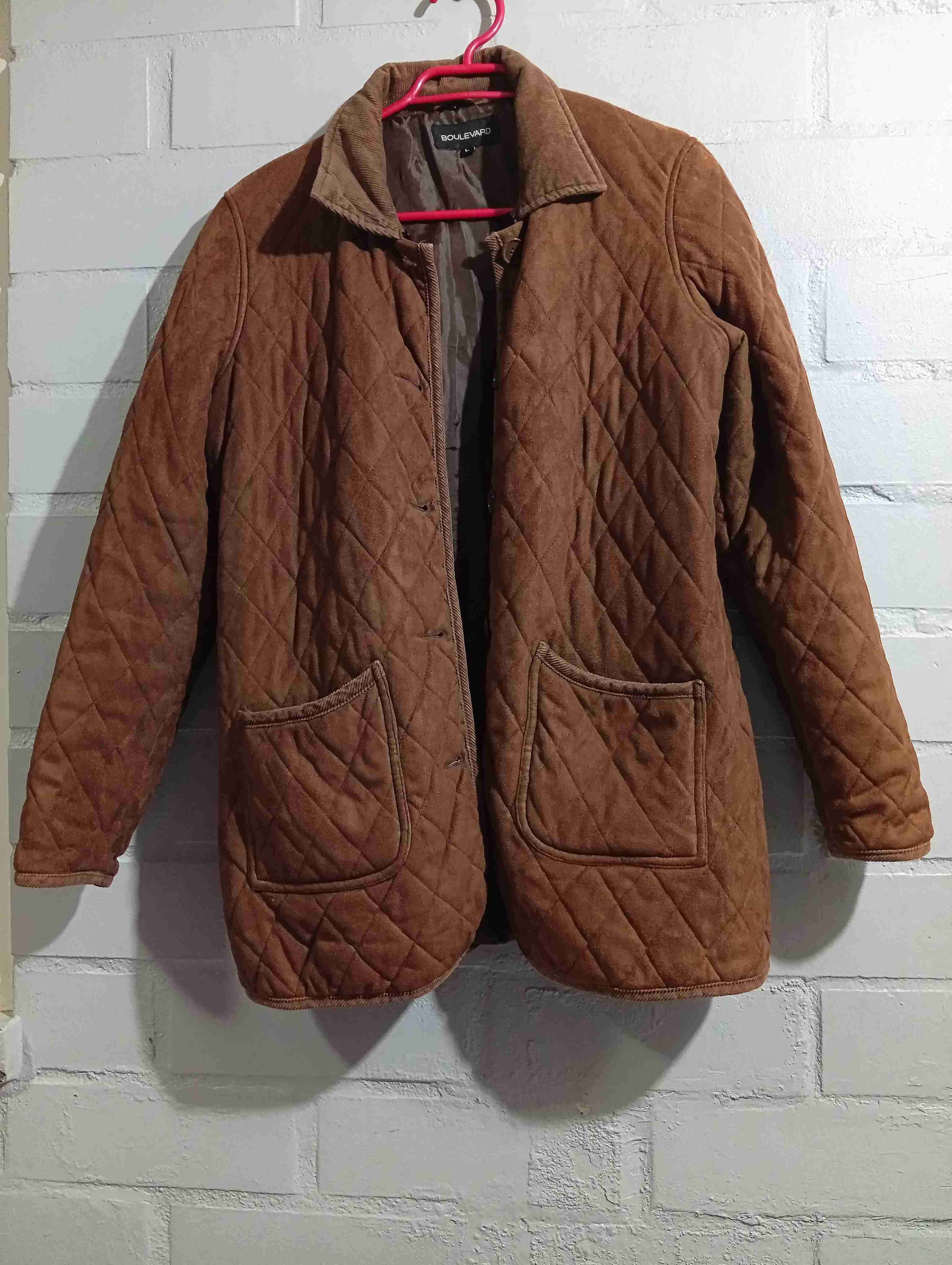 Chaqueta marrón con cuello de pelo - miniatura 4