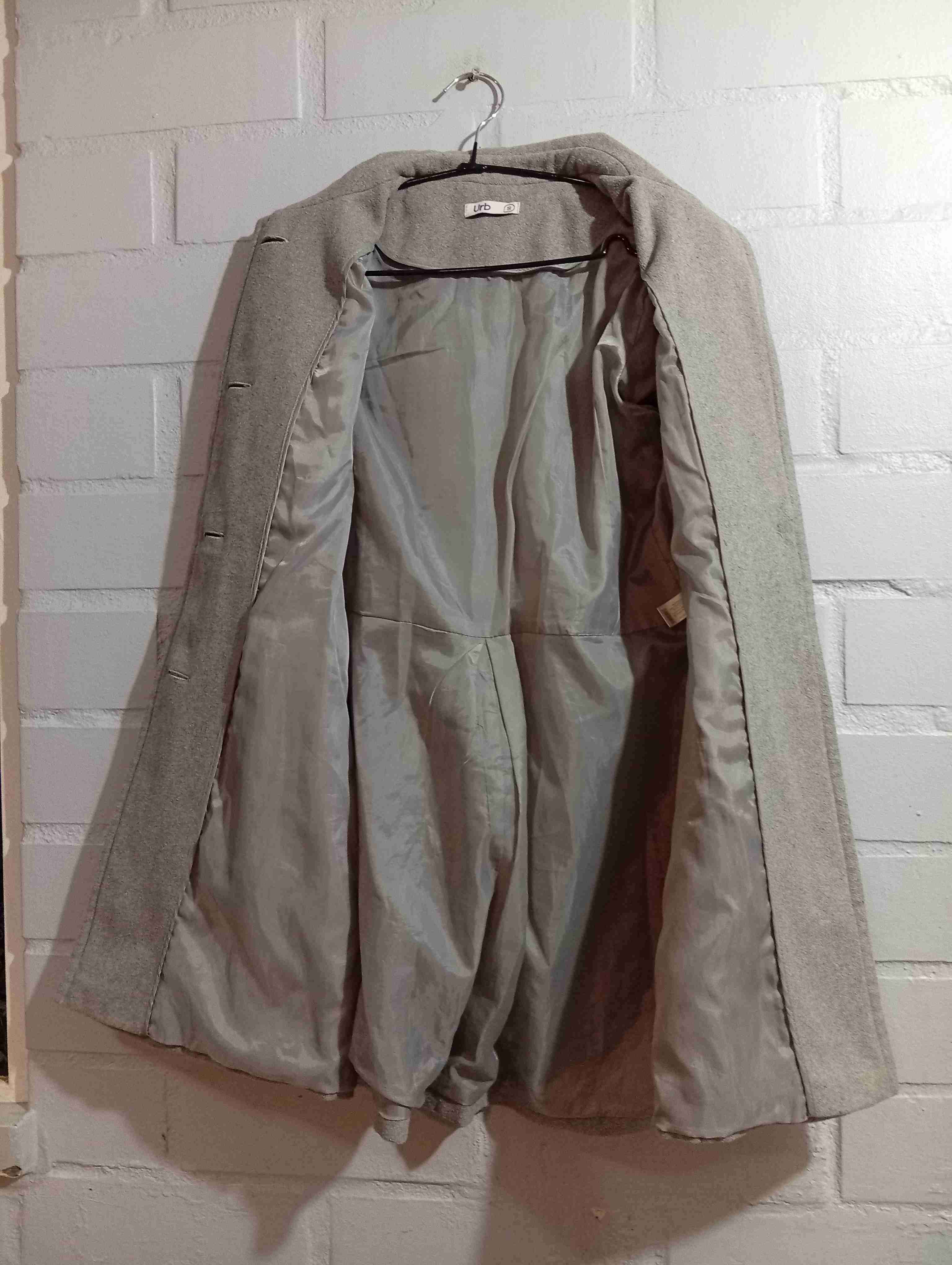 Abrigo gris con botones grandes - miniatura 3