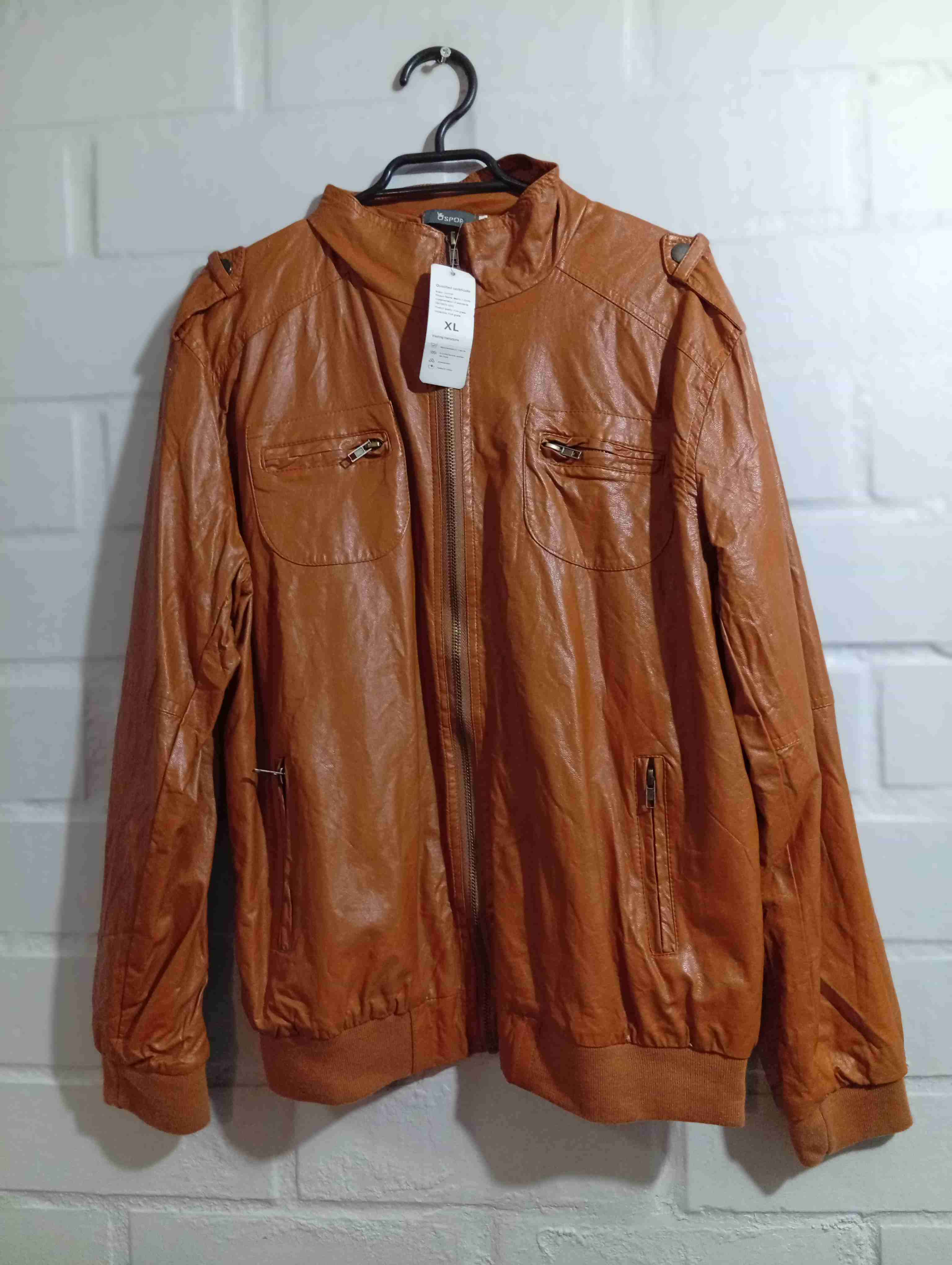 Chaqueta de cuero sintético marrón