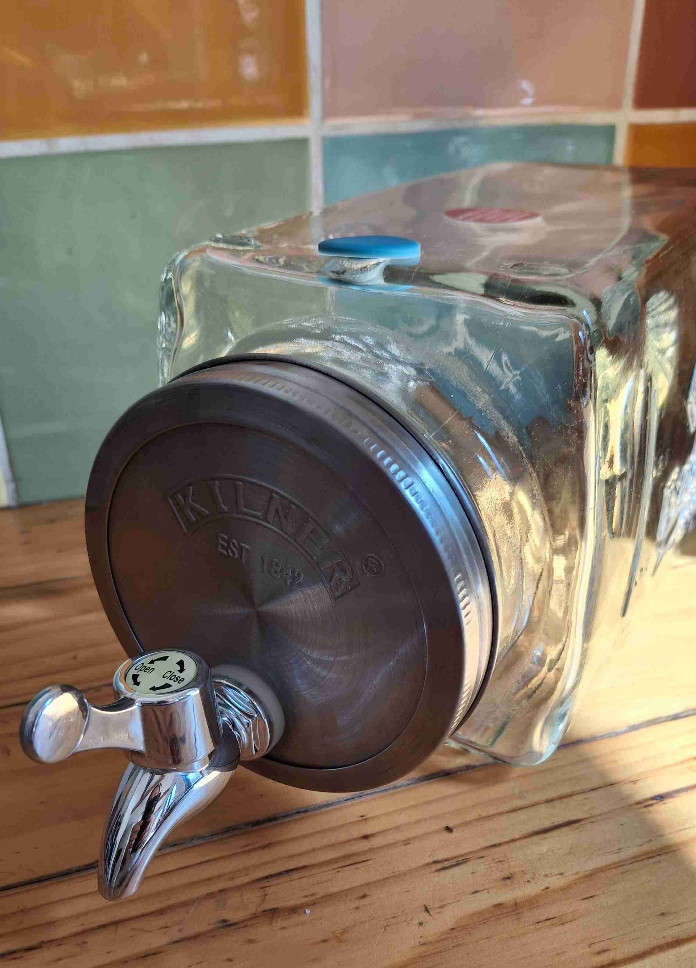 Dispensador de vidrio con grifo marca Kilner - miniatura 2