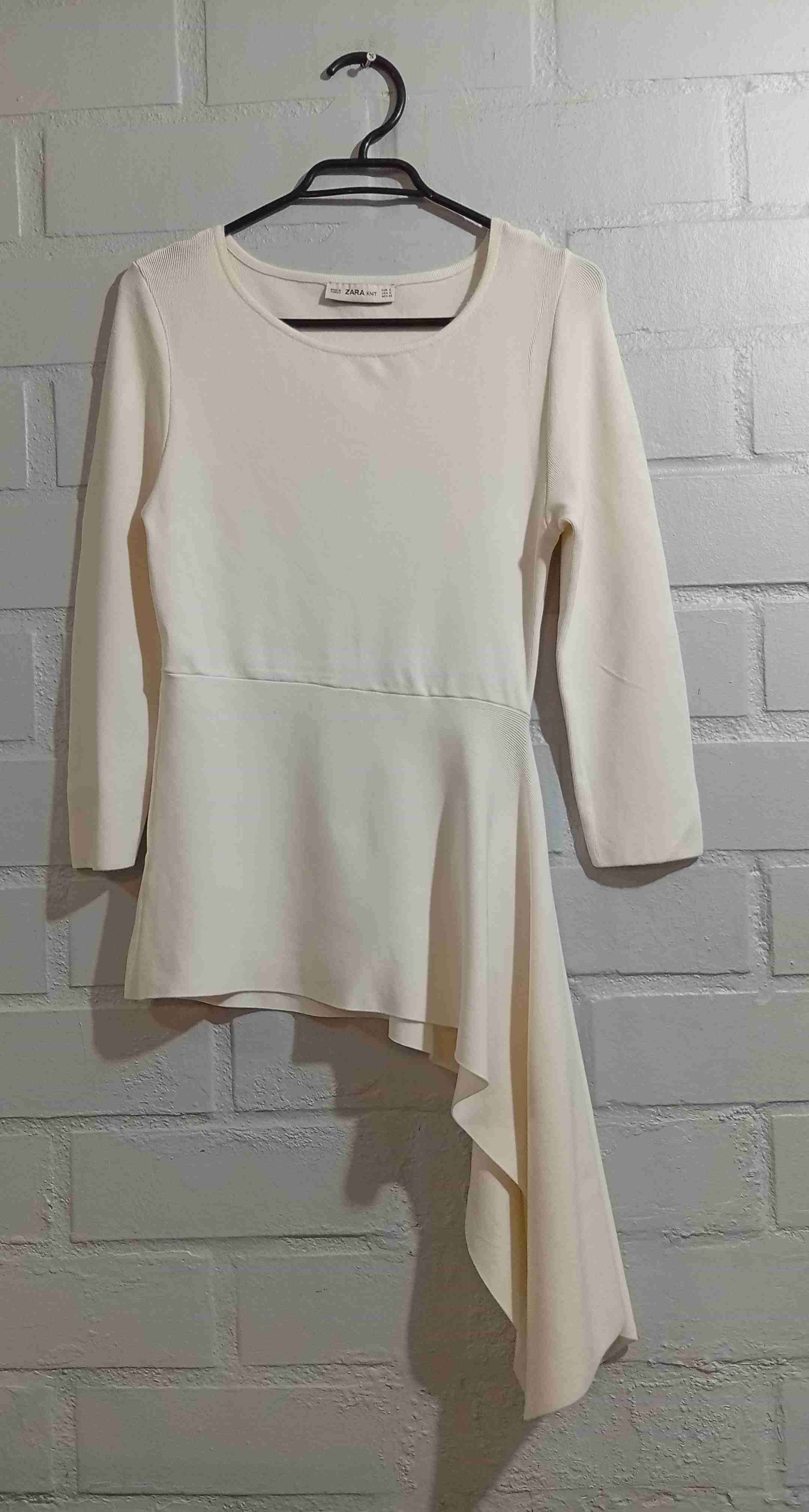 Top asimétrico beige Zara talla S