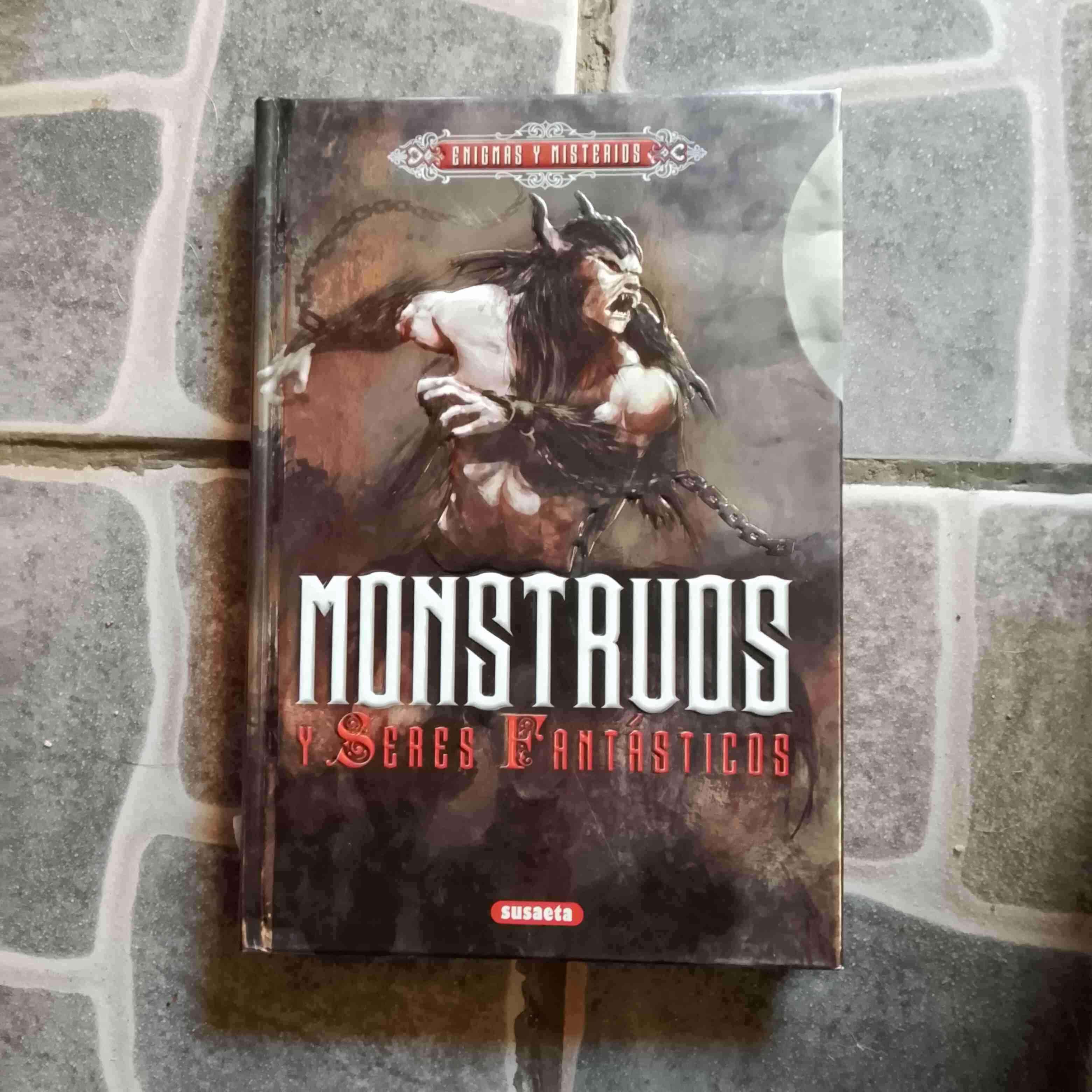 Libro Monstruos y Seres Fantásticos