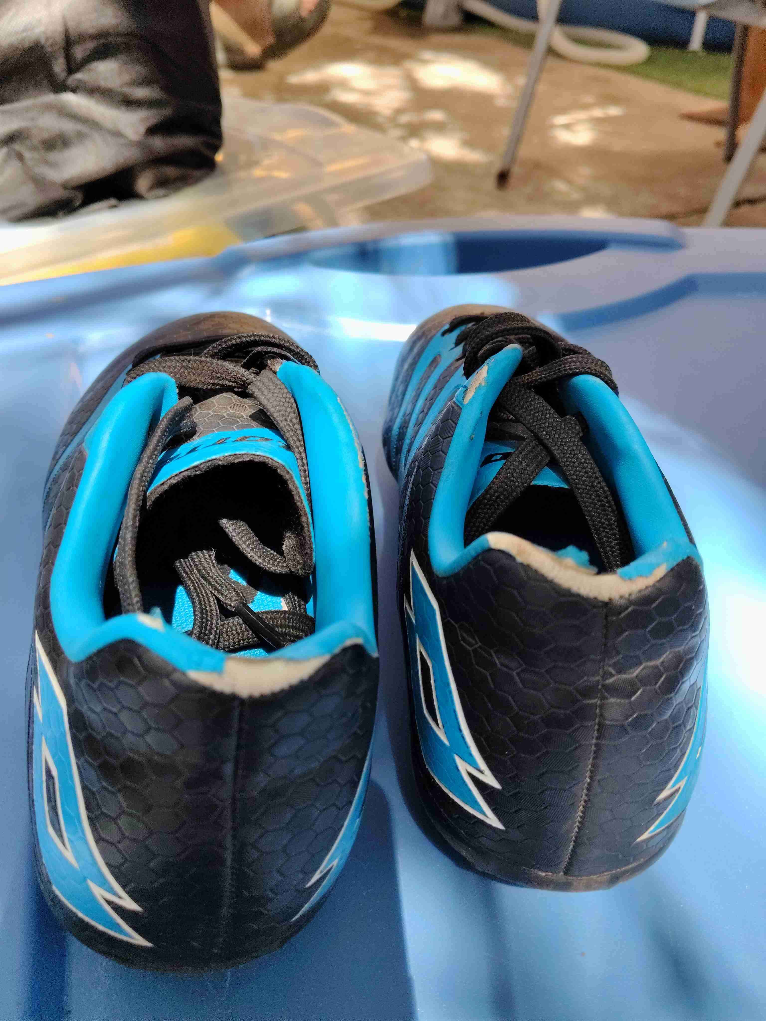 Zapatos de fútbol negros y azules N° 32 - miniatura 2