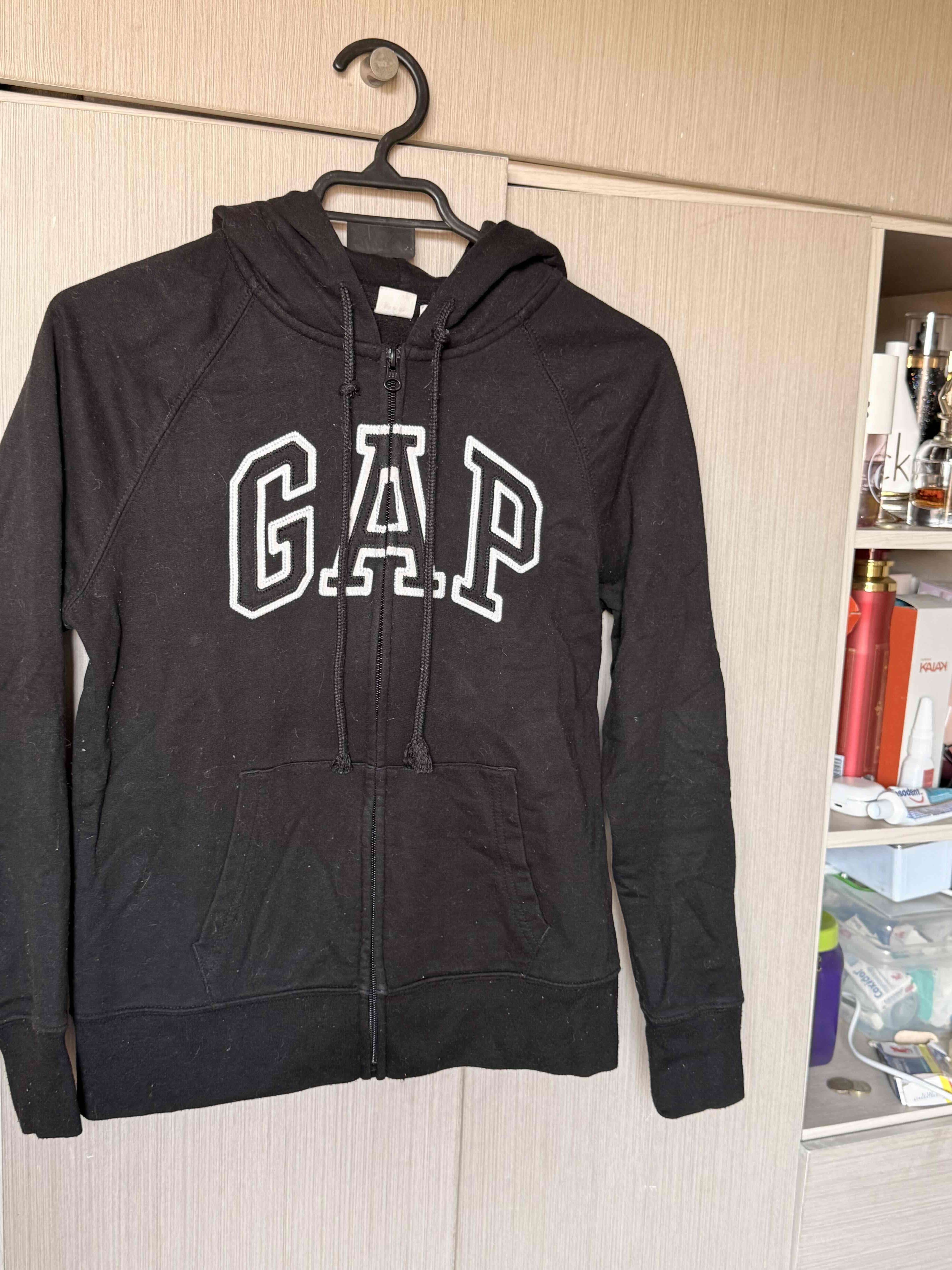 Polerón blanco GAP con capucha - miniatura 2