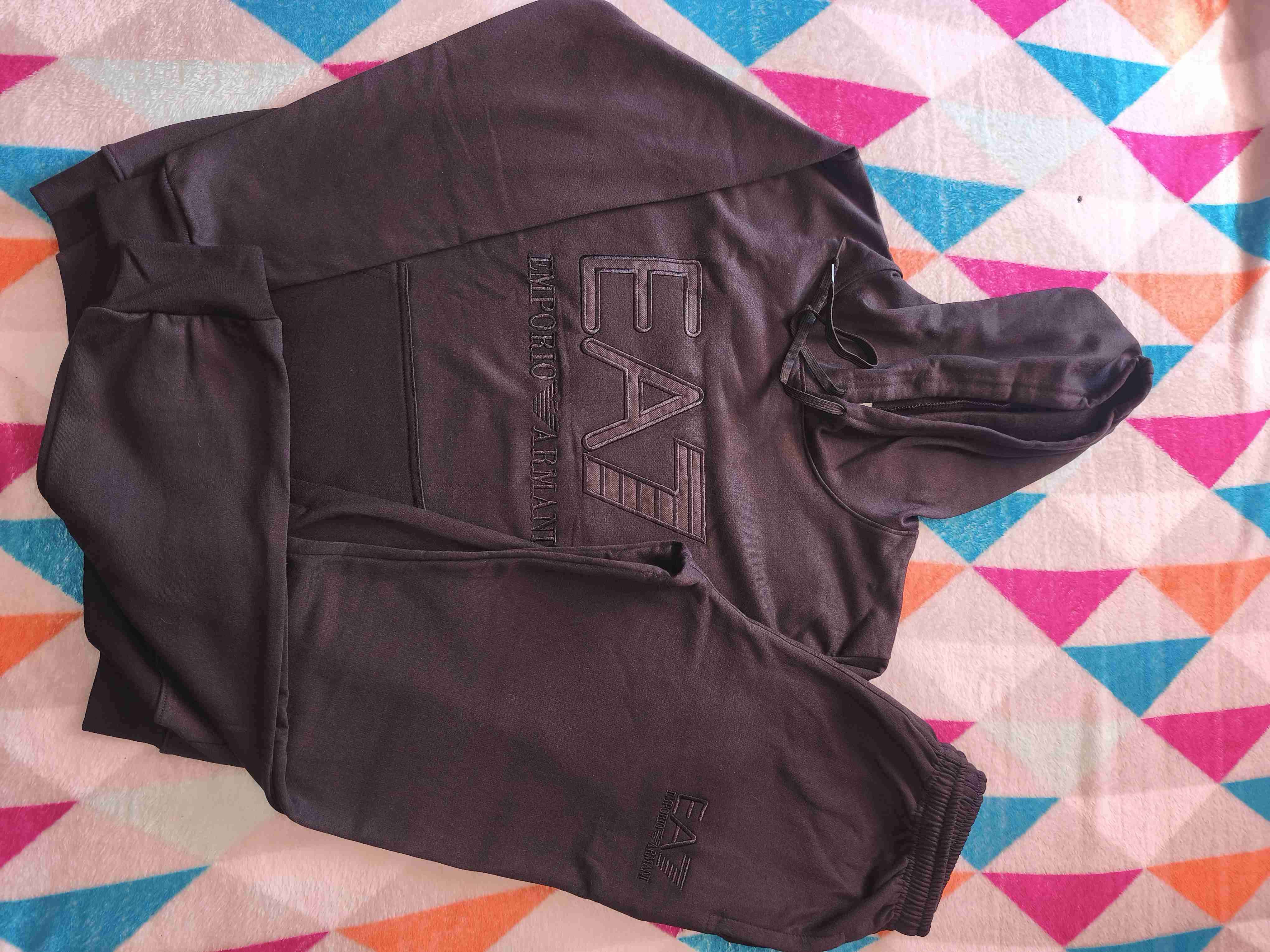 Conju to de buzos tallas L y XL - miniatura 3