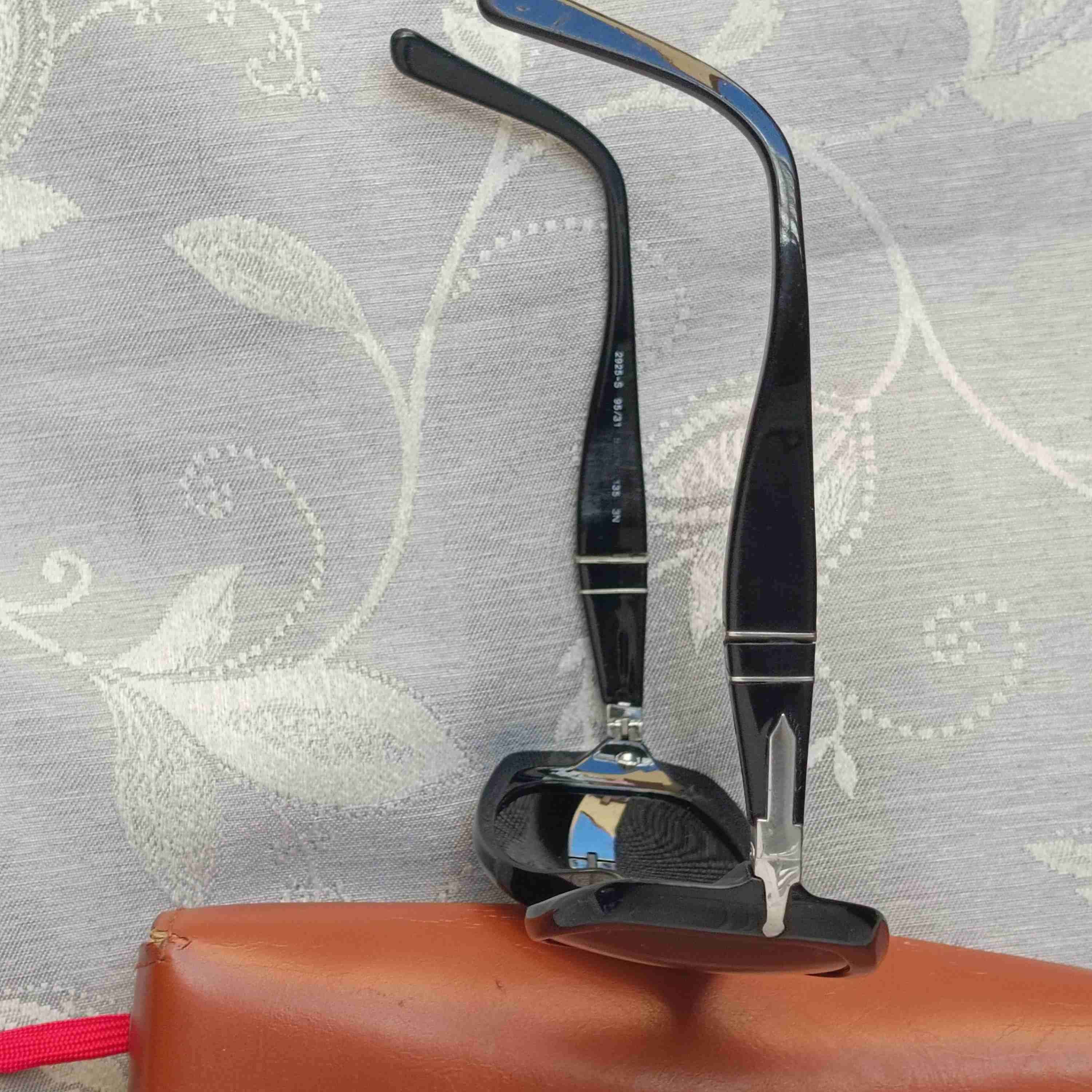 Lentes de sol negros, marca Persol - miniatura 5