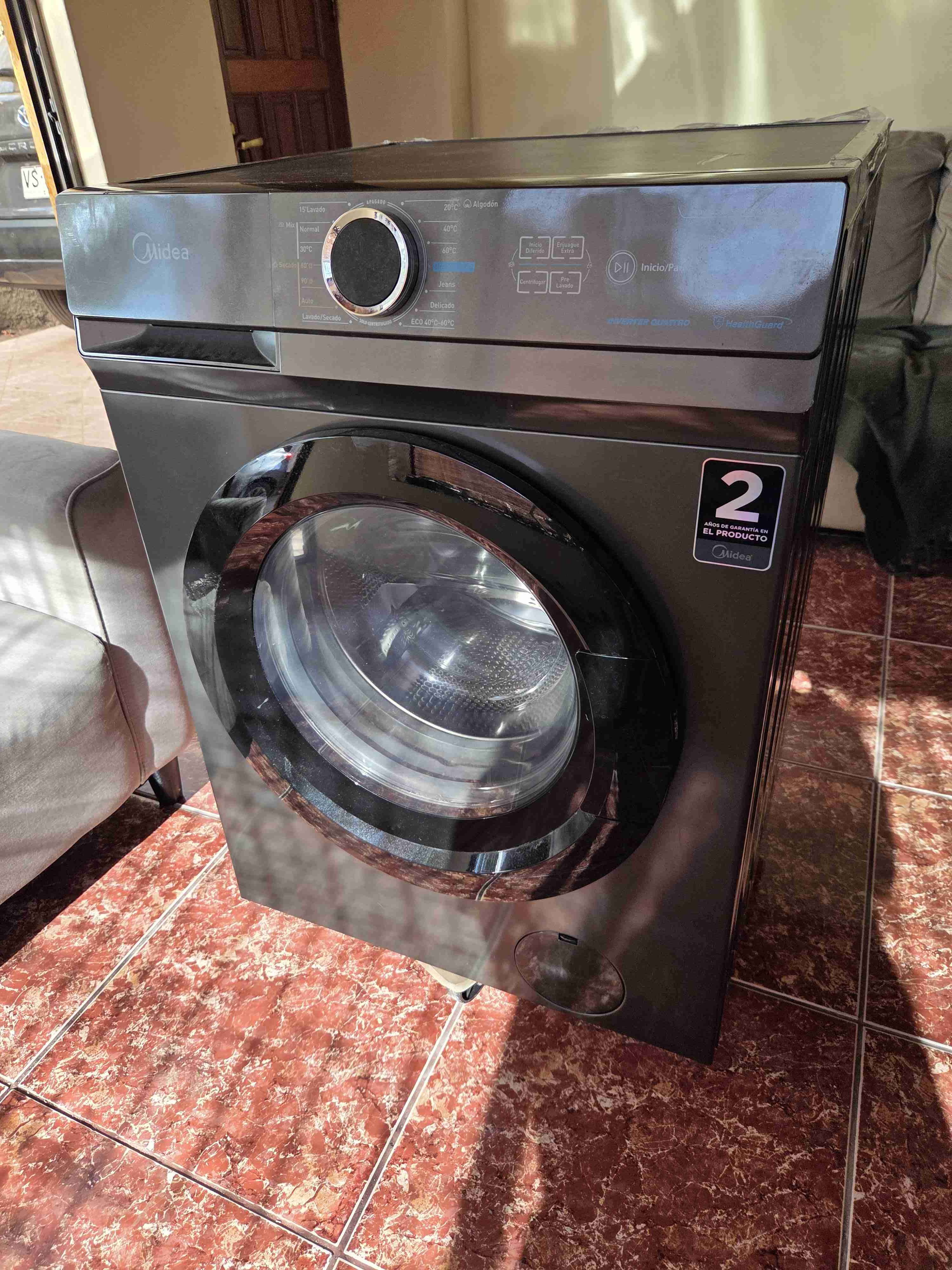 Lavadora secadora Midea negra - miniatura 2