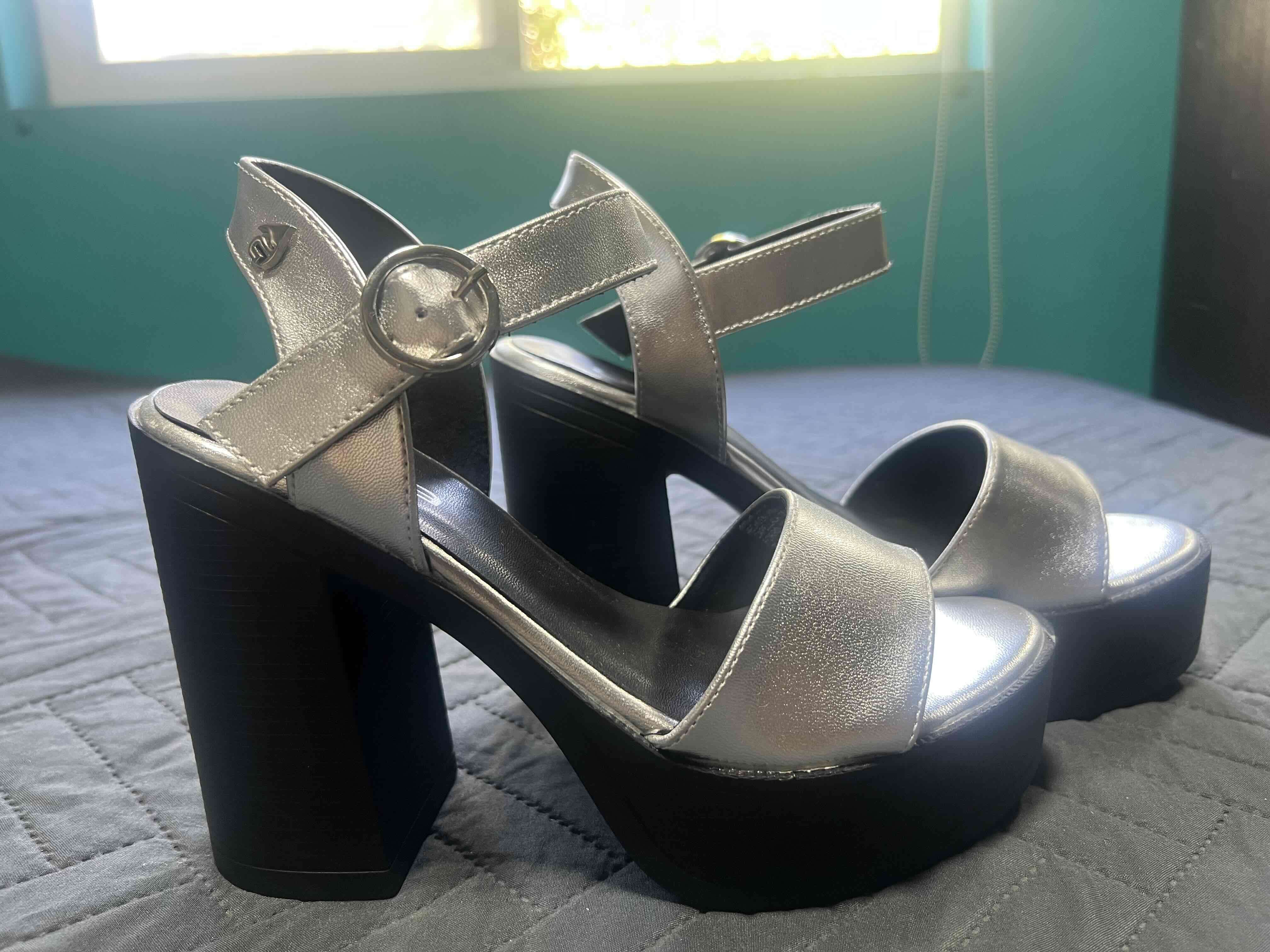 Sandalias de tacón plateadas Gotta 37
