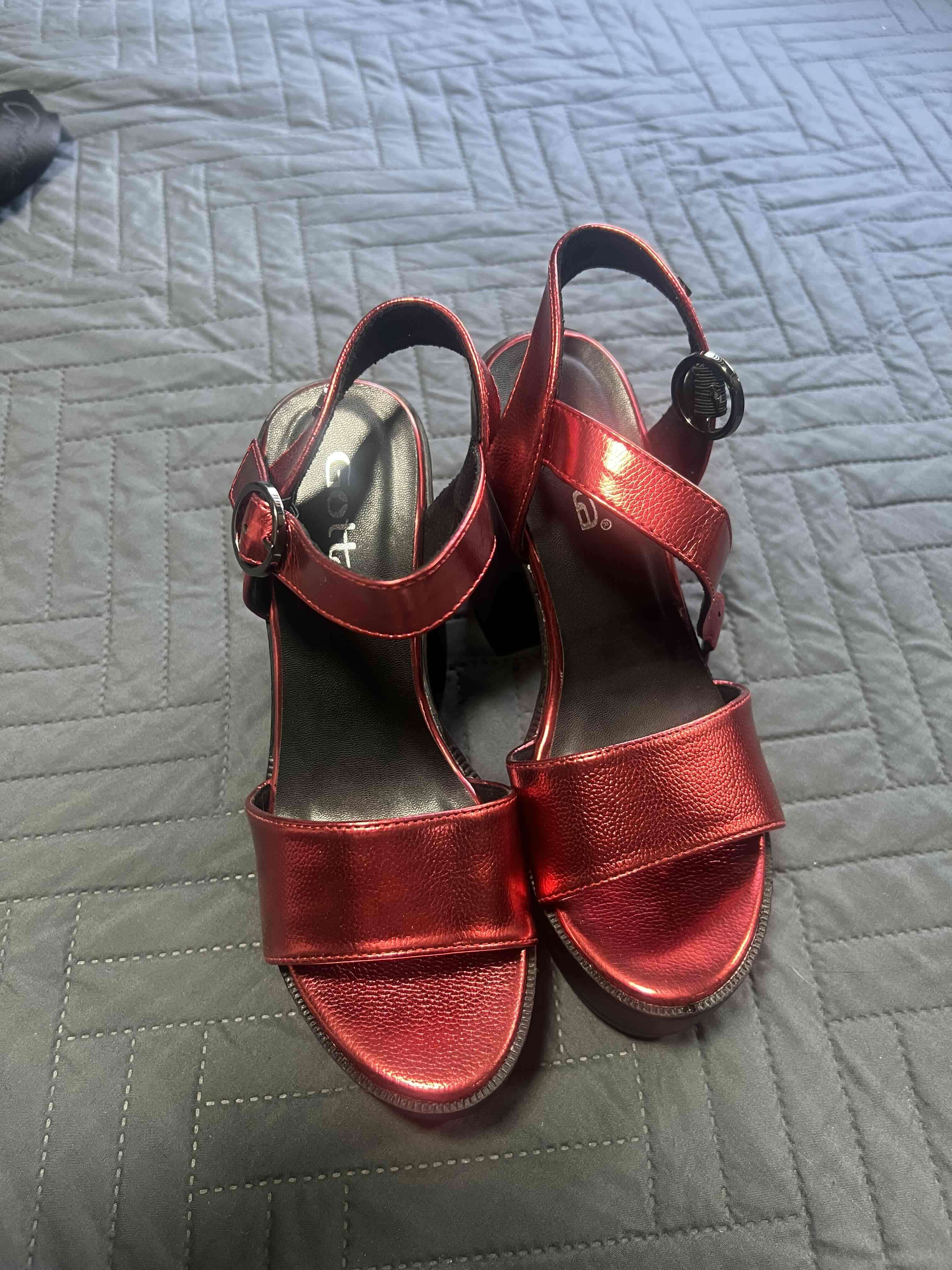 Sandalias rojas con plataforma. Gotta 37 - miniatura 2