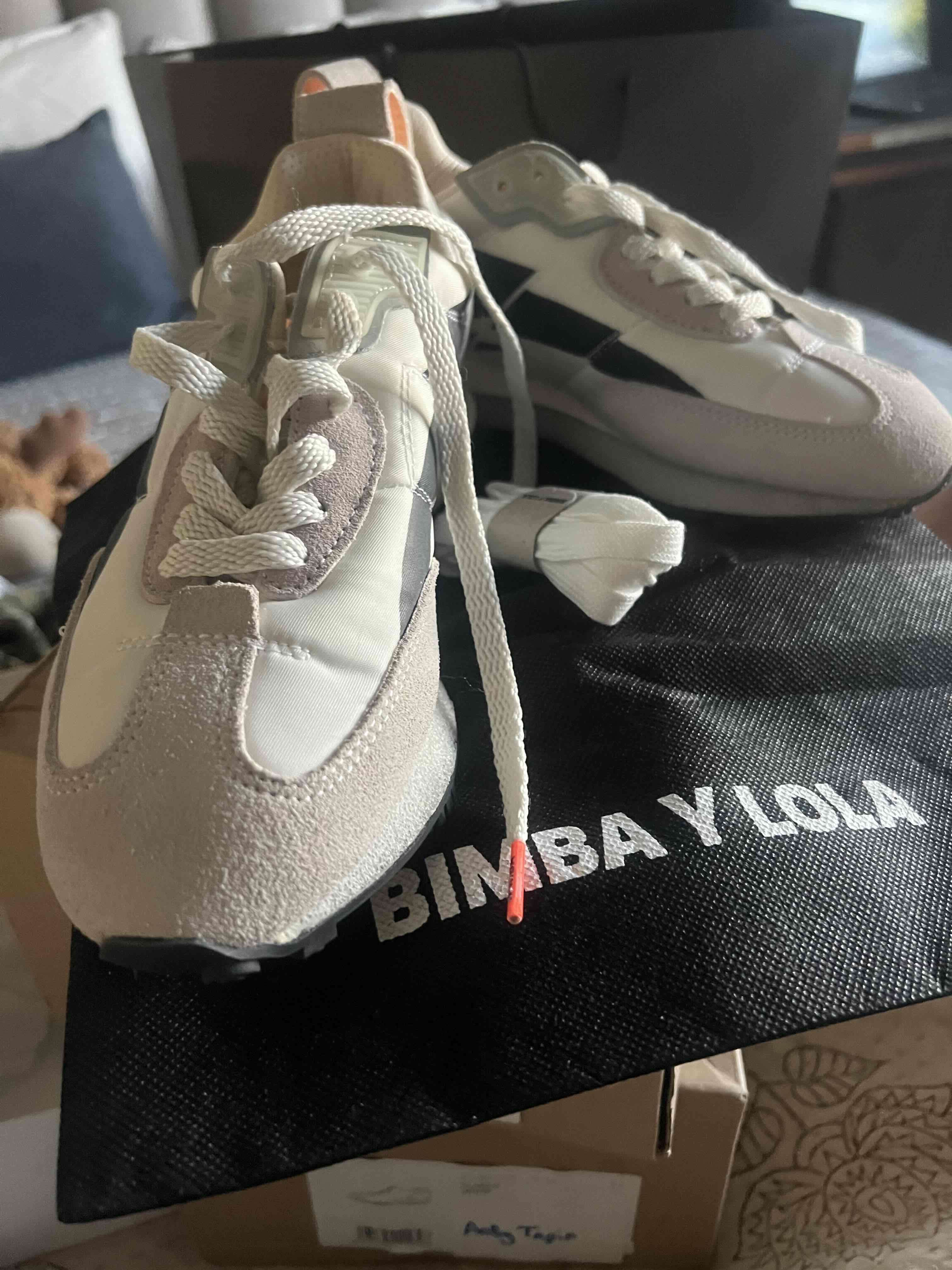 Zapatillas deportivas blancas y negras - miniatura 4