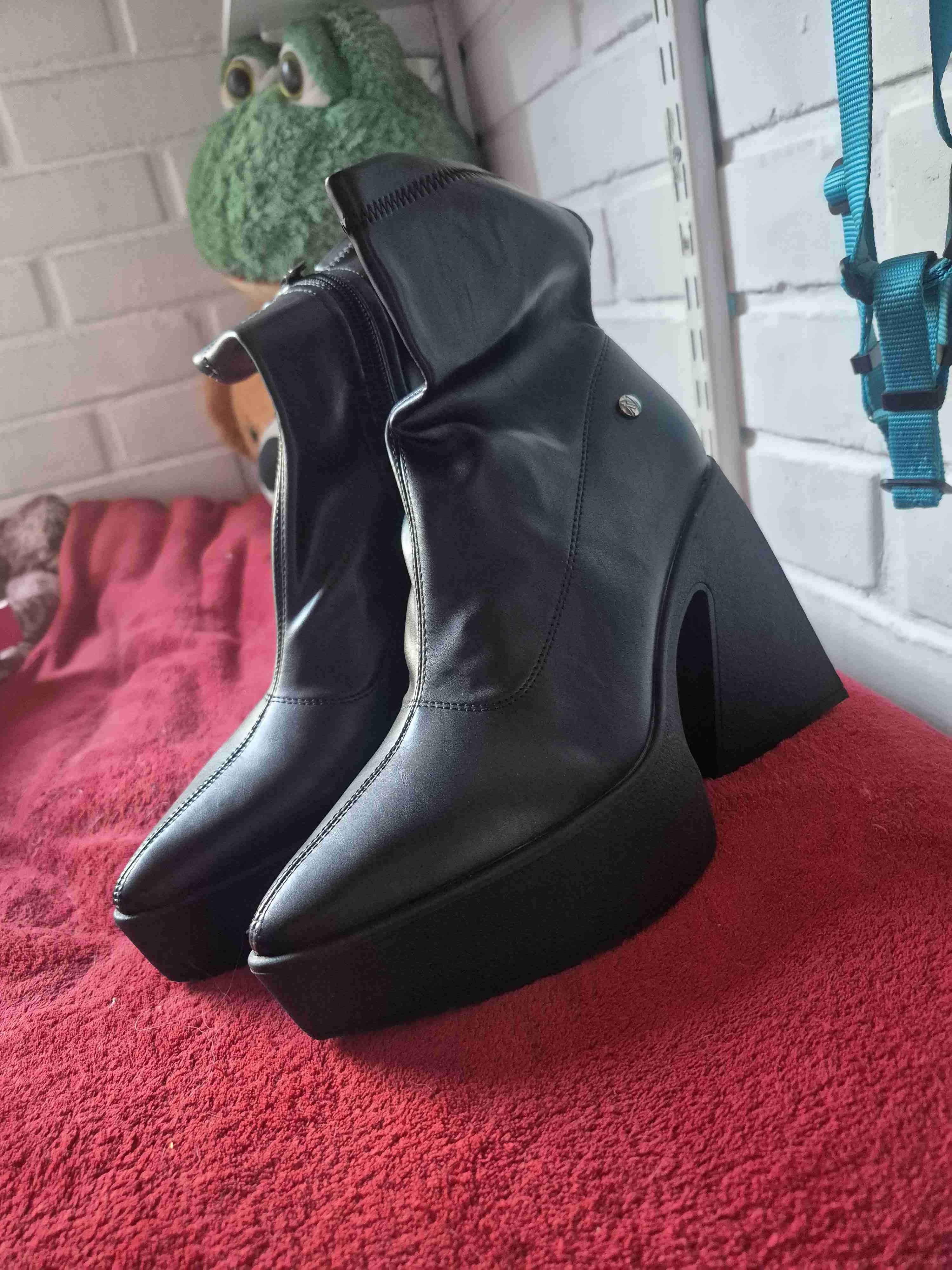 Botines negros de tacón alto