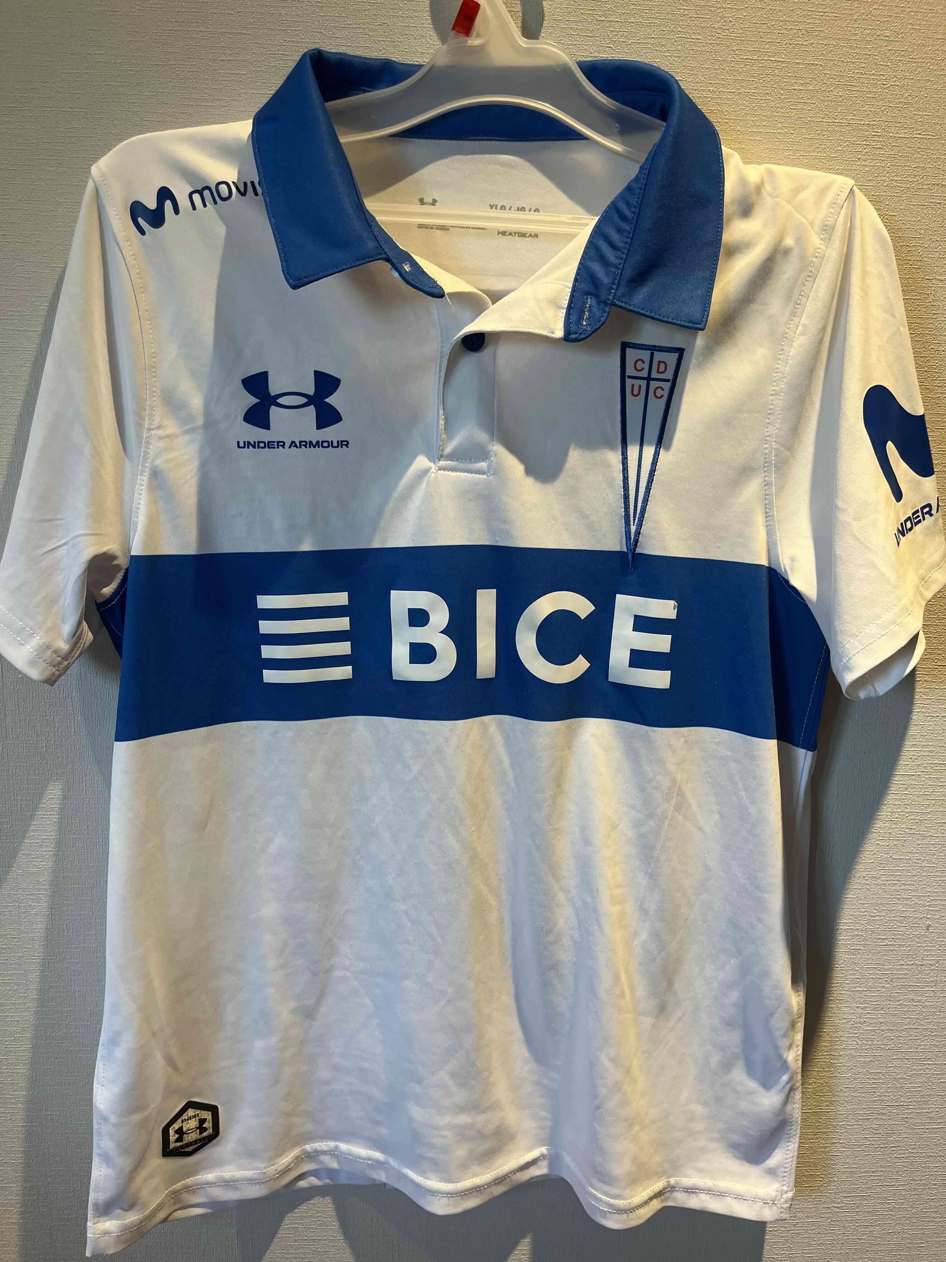 Polera deportiva Under Armour CDUC niño talla G