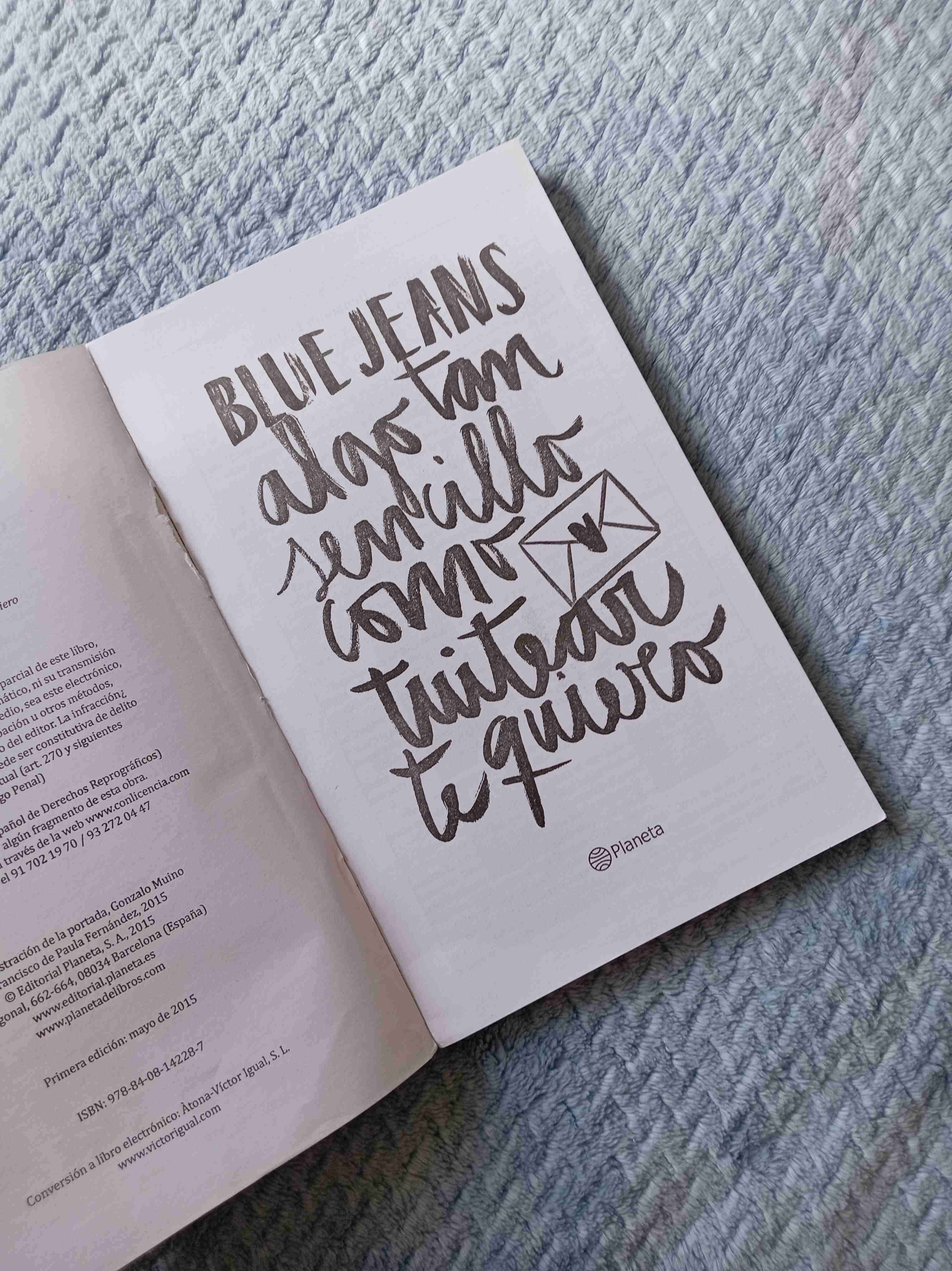 Libro 'Algo tan sencillo como tuitear te quiero' - miniatura 2