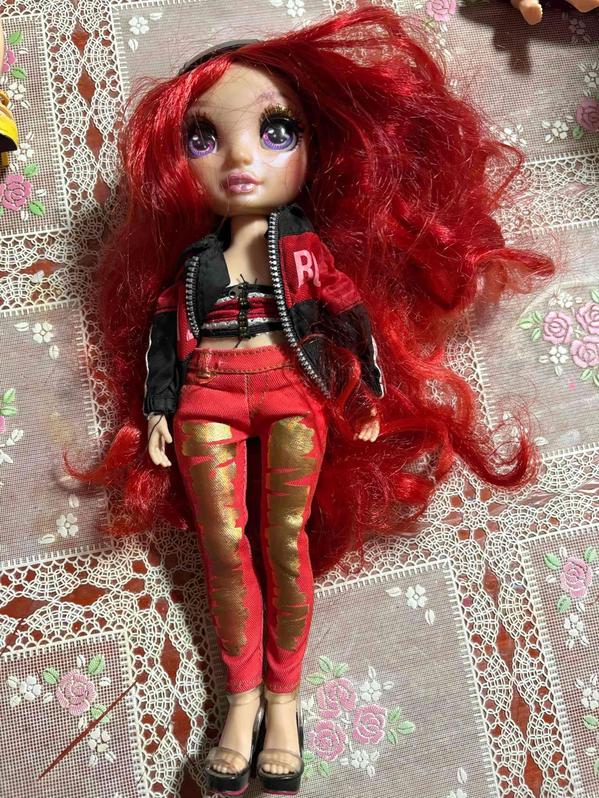 Muñeca arcoíris con cabello colorido - miniatura 2