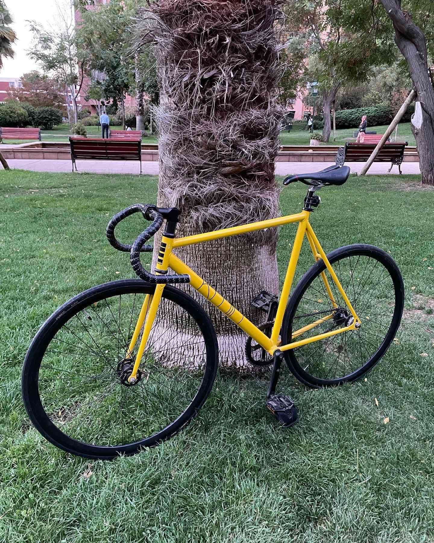 Bicicleta Fixie amarilla - miniatura 2
