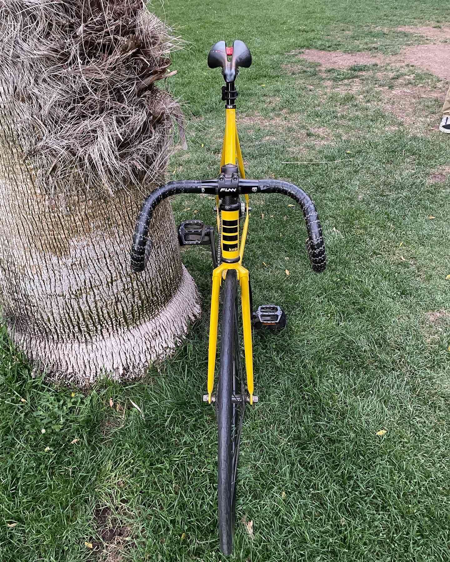 Bicicleta Fixie amarilla - miniatura 3