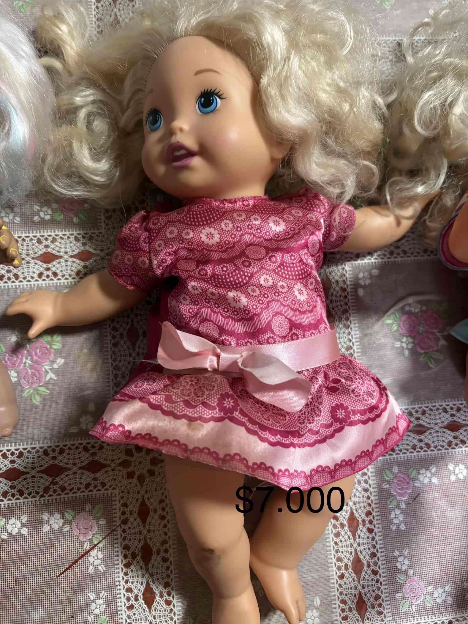 Muñeca tipo LOL con cabello rizado - miniatura 2