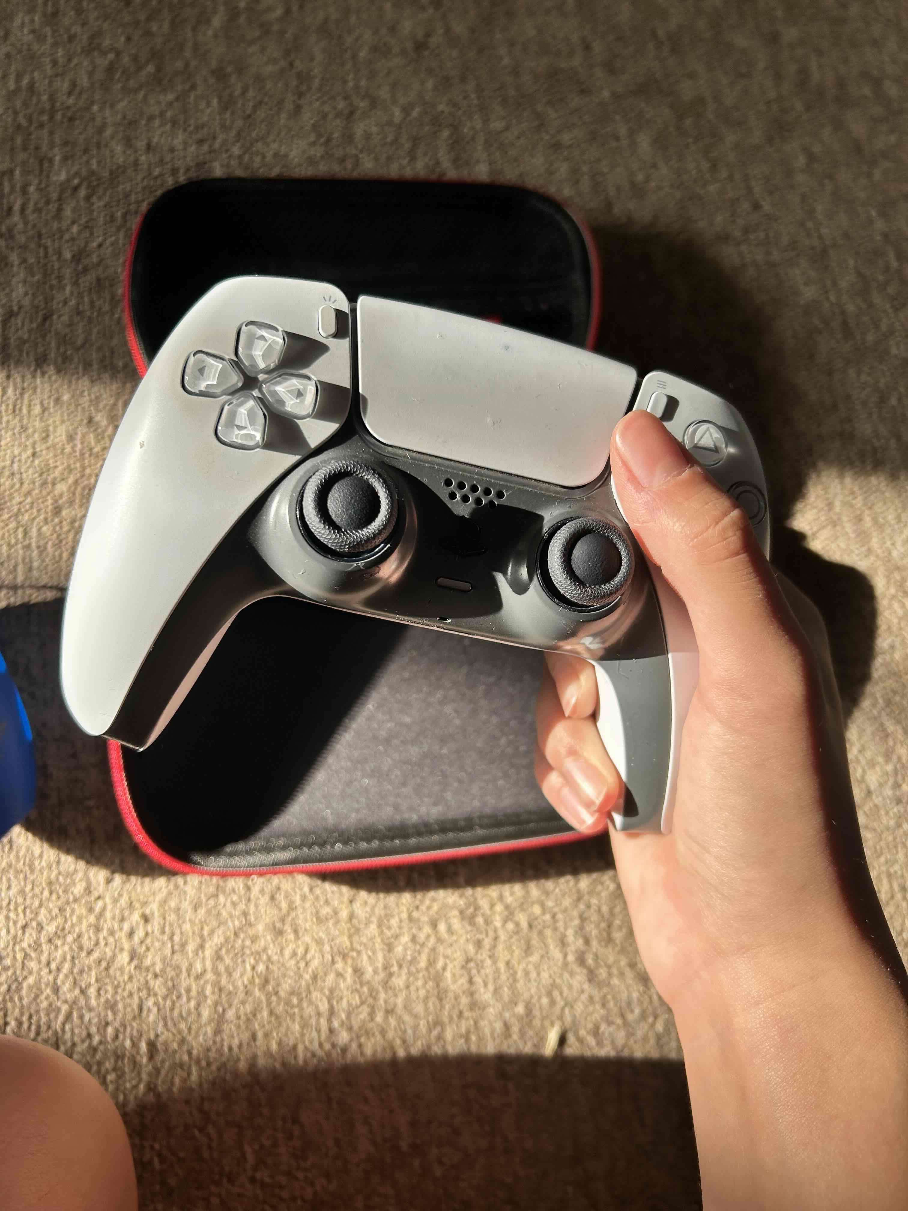 Play 5 de un mes de uso necisito  dinero - miniatura 3