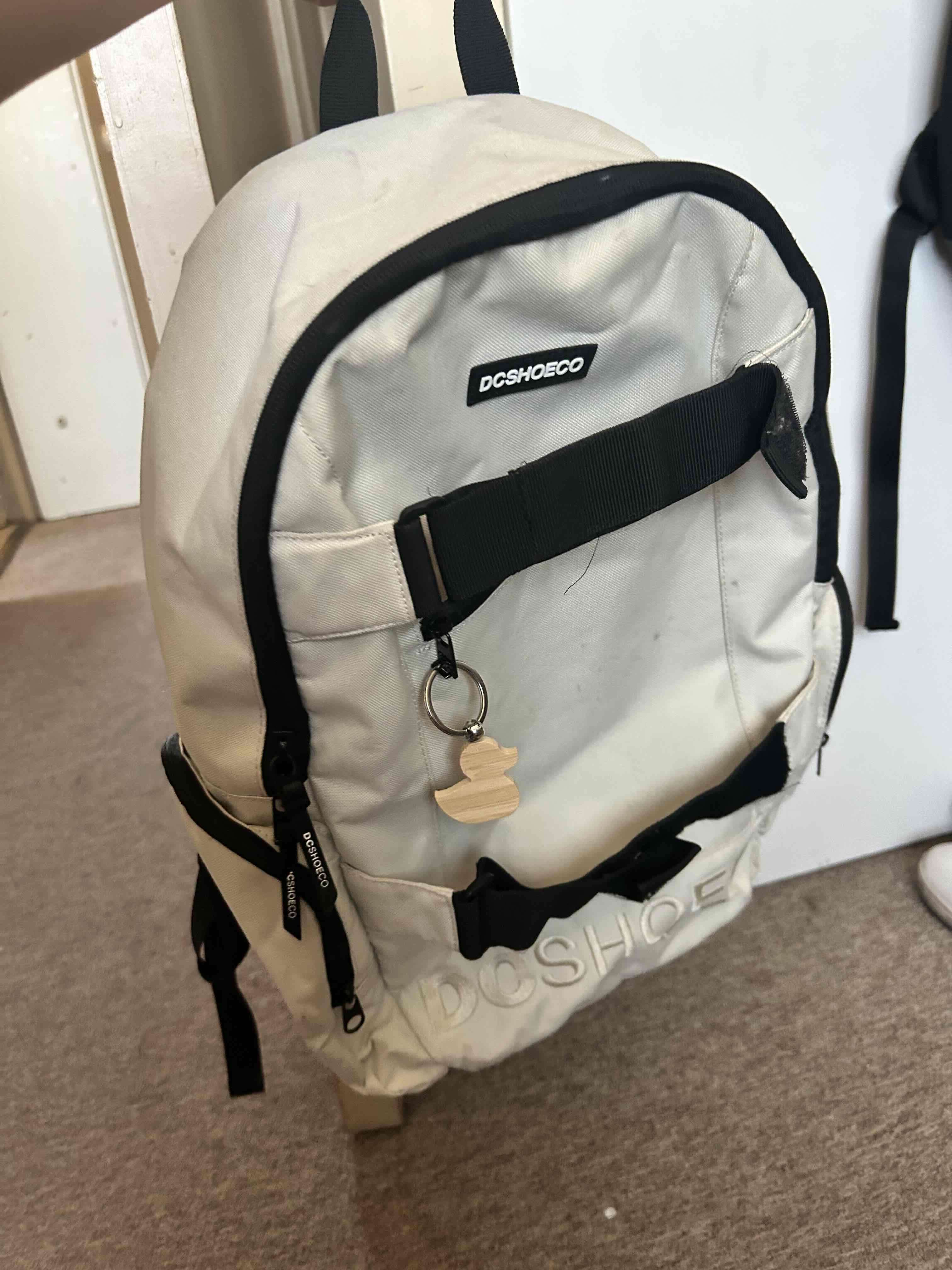 Tengo todos estos objetos los zapatos 20 cada uno