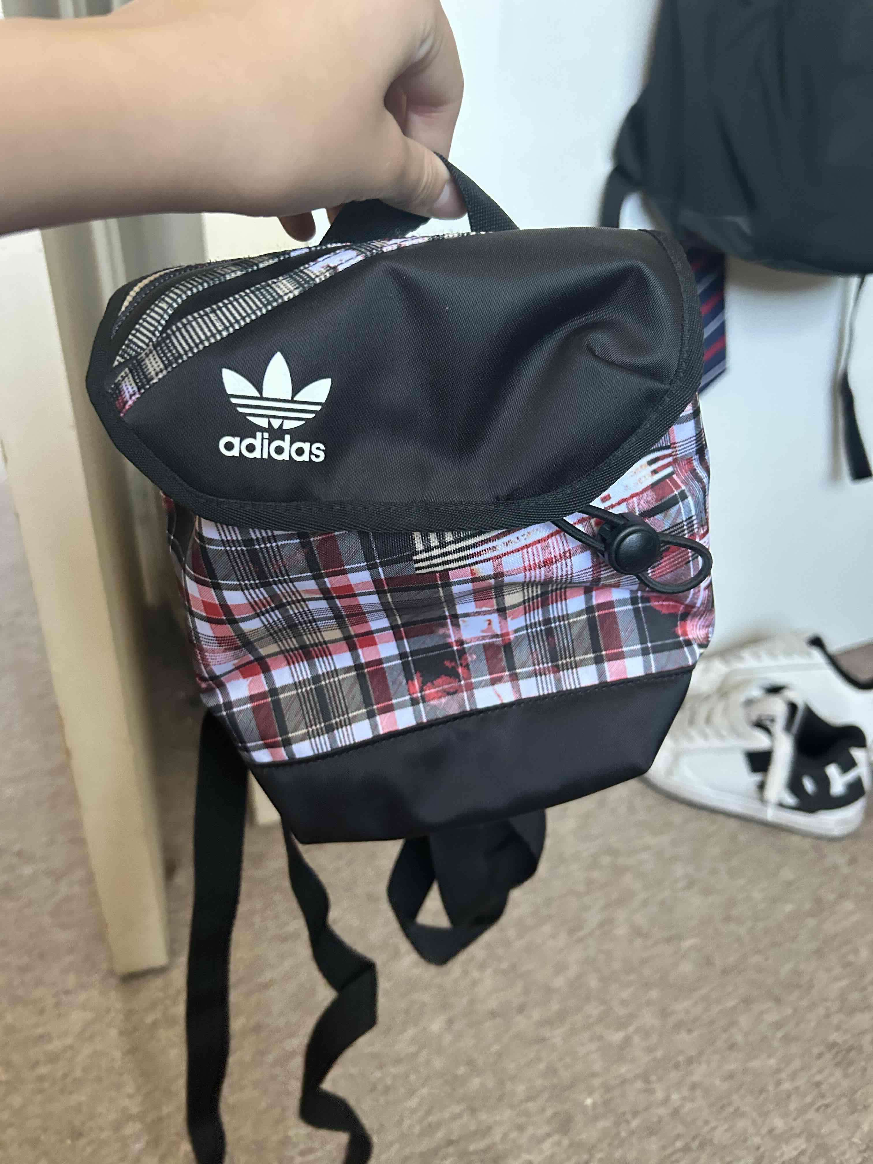 Tengo todos estos objetos los zapatos 20 cada uno - miniatura 2