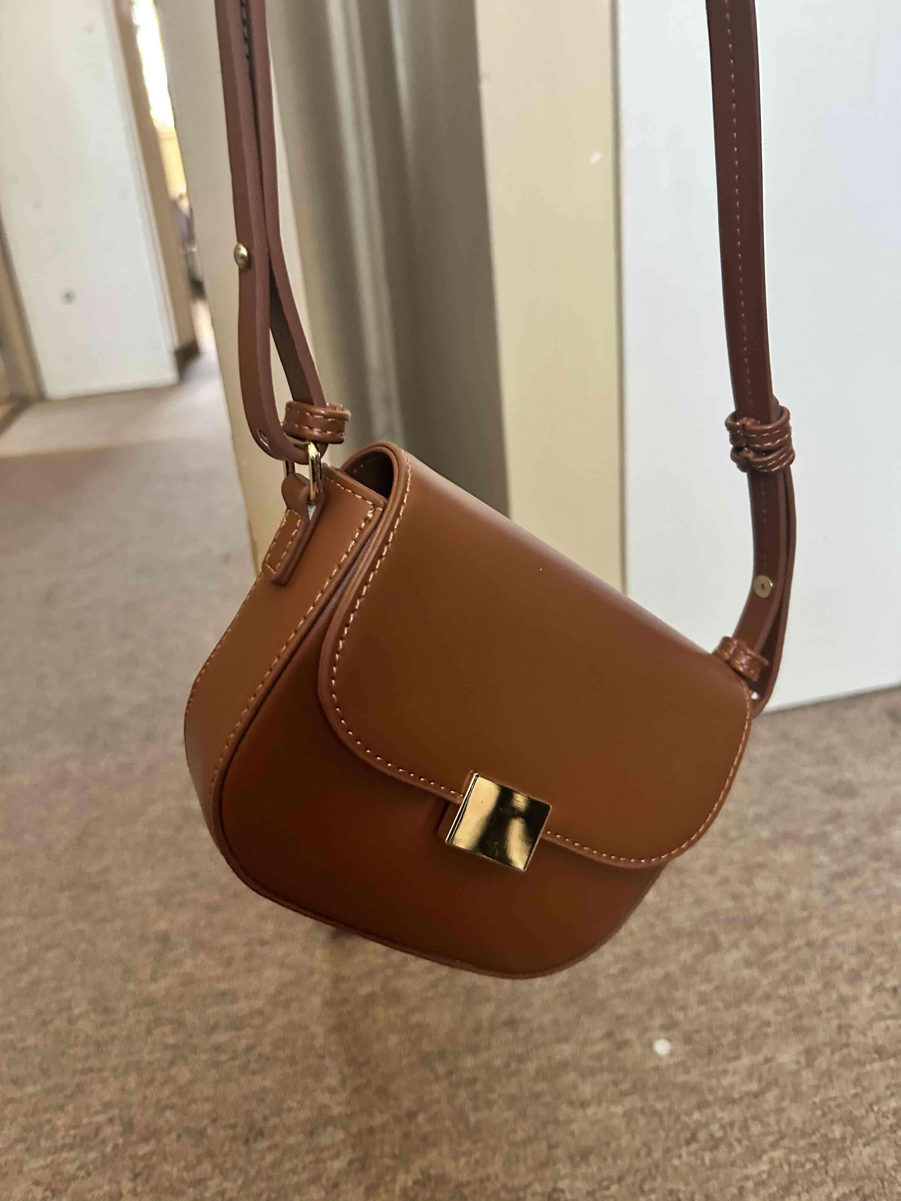 Tengo todos estos objetos los zapatos 20 cada uno - miniatura 3