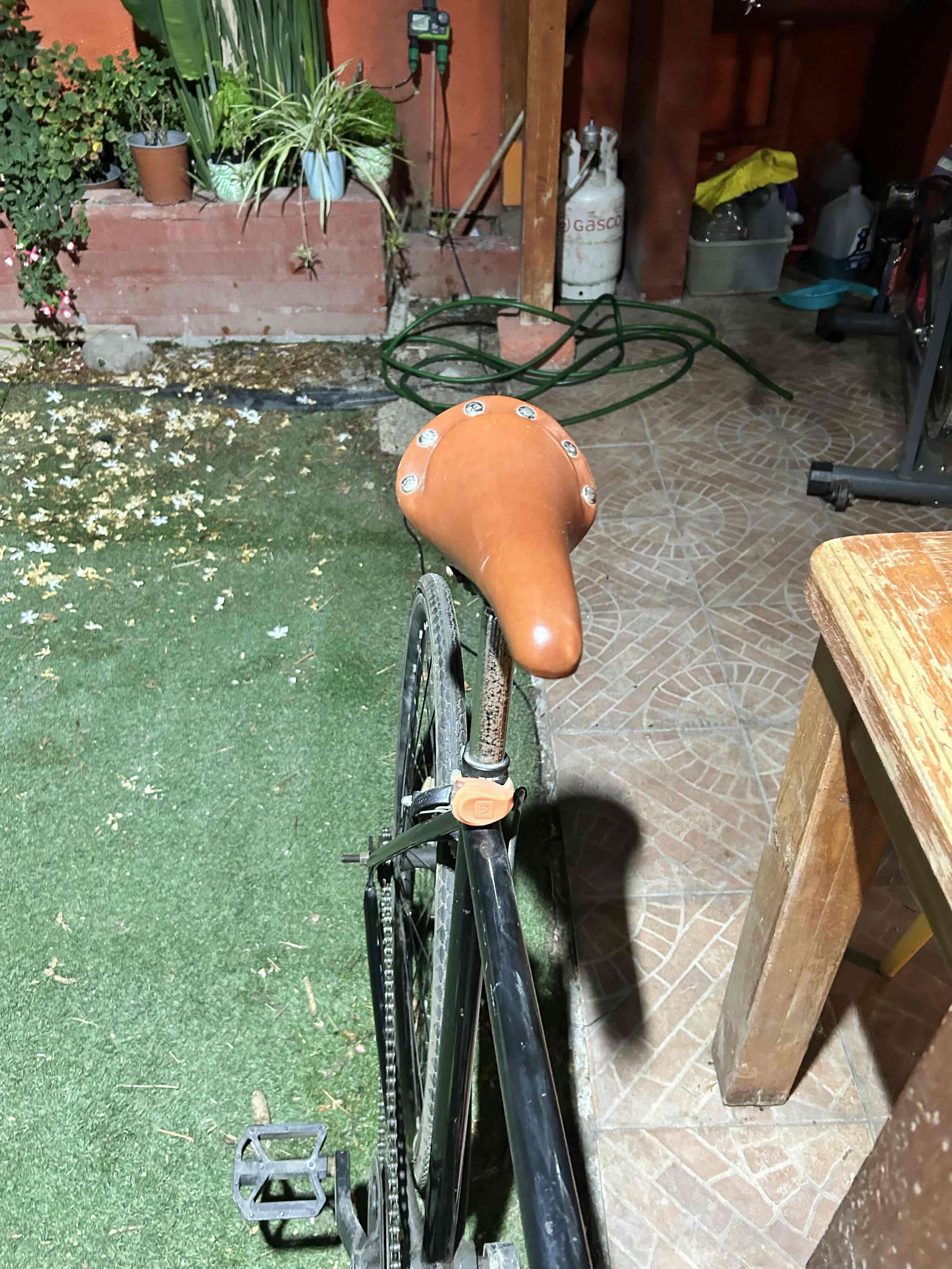 Bicicleta fixie negra volante pistera - miniatura 2