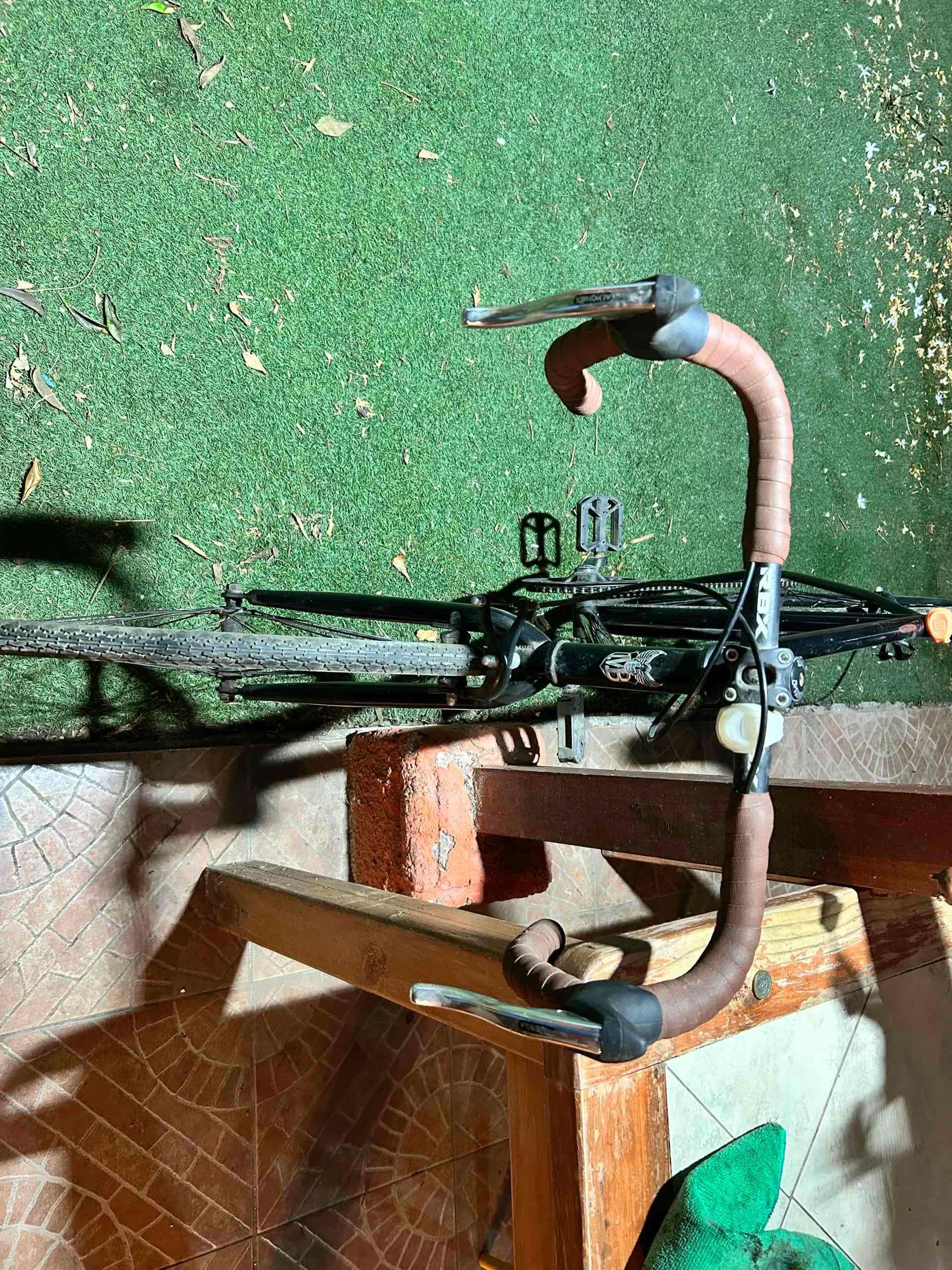 Bicicleta fixie negra volante pistera - miniatura 3