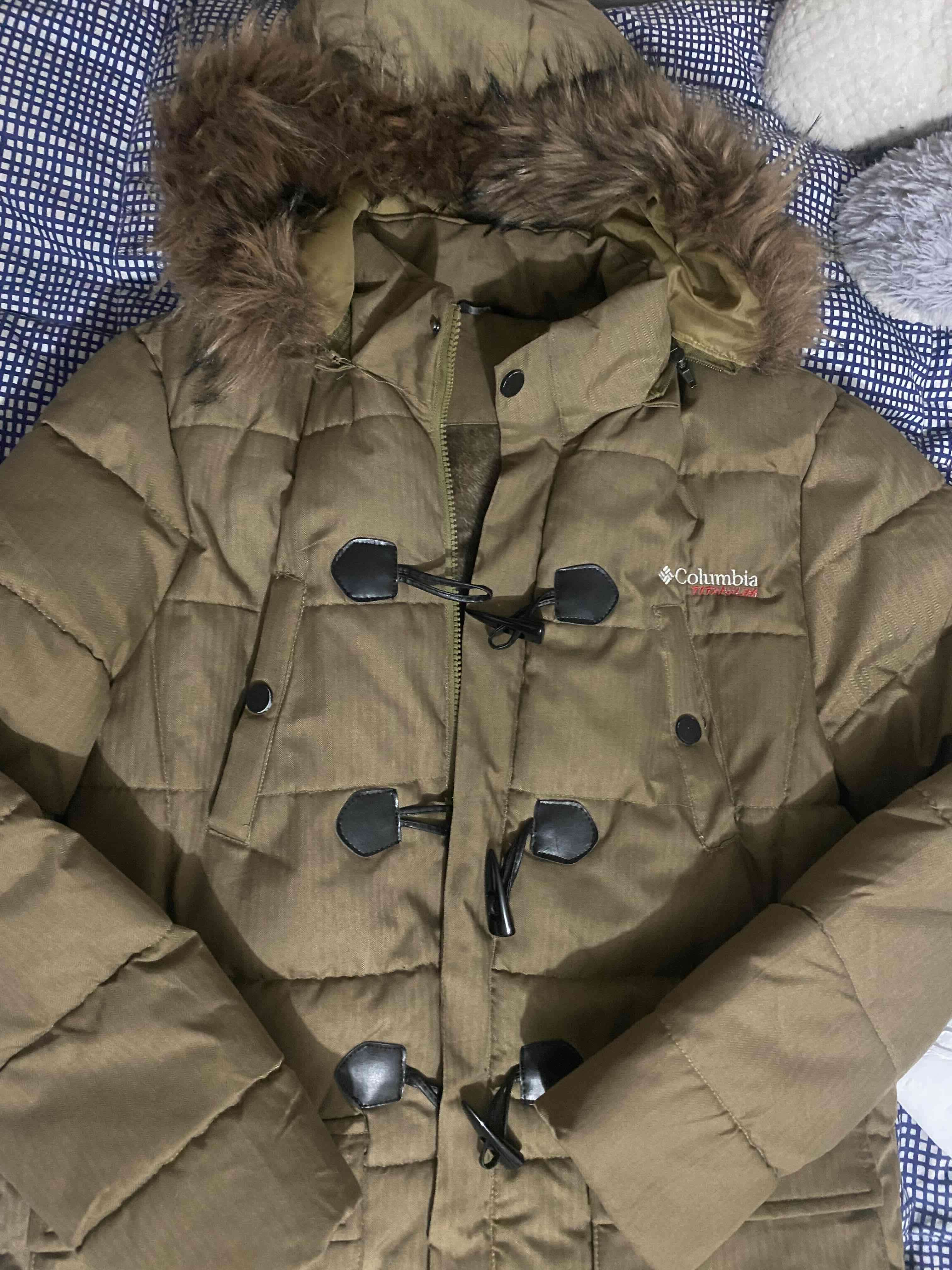 Chaqueta Columbia con capucha