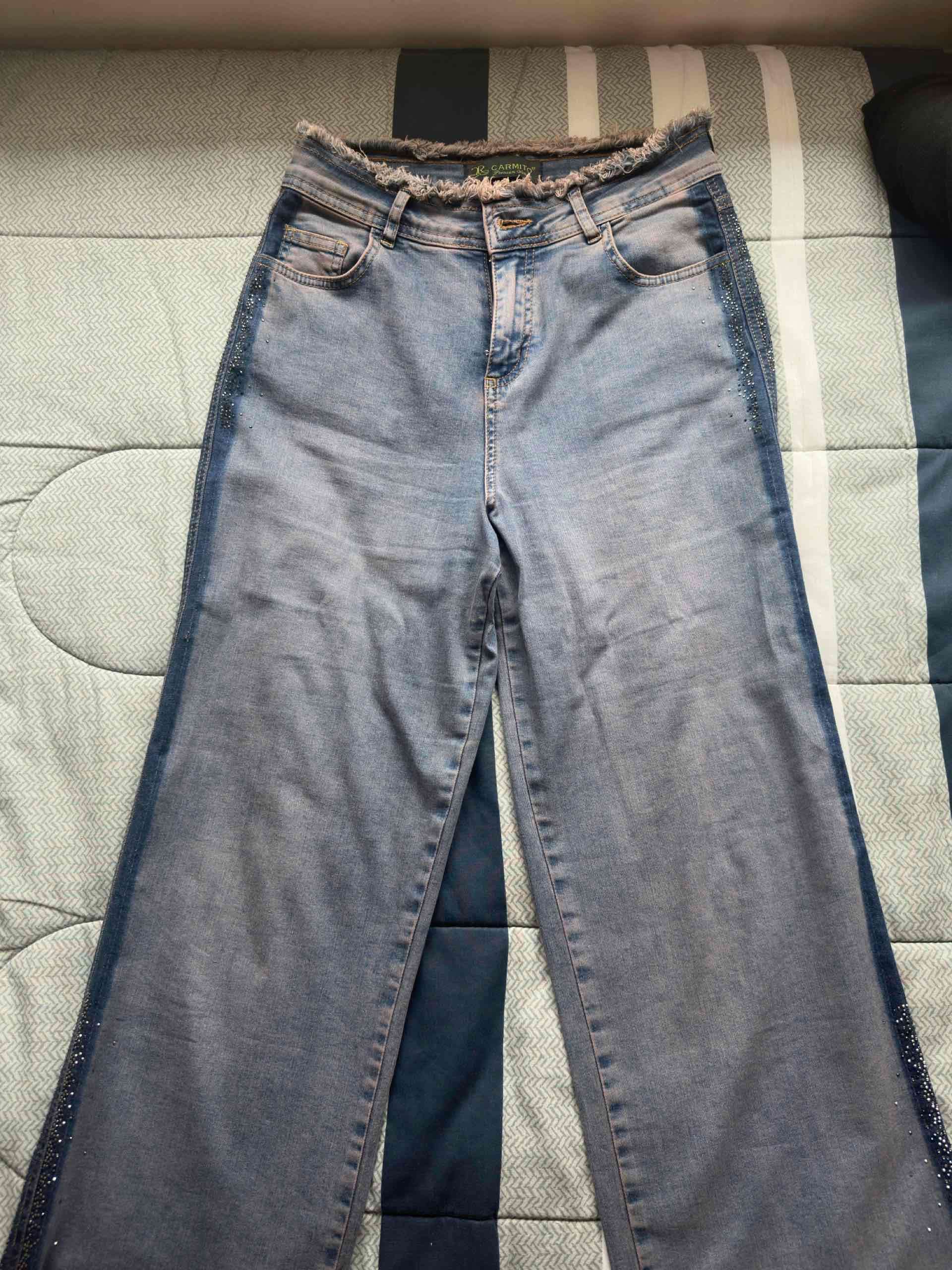 Jeans marca Carmito de mujer con detalle brillante