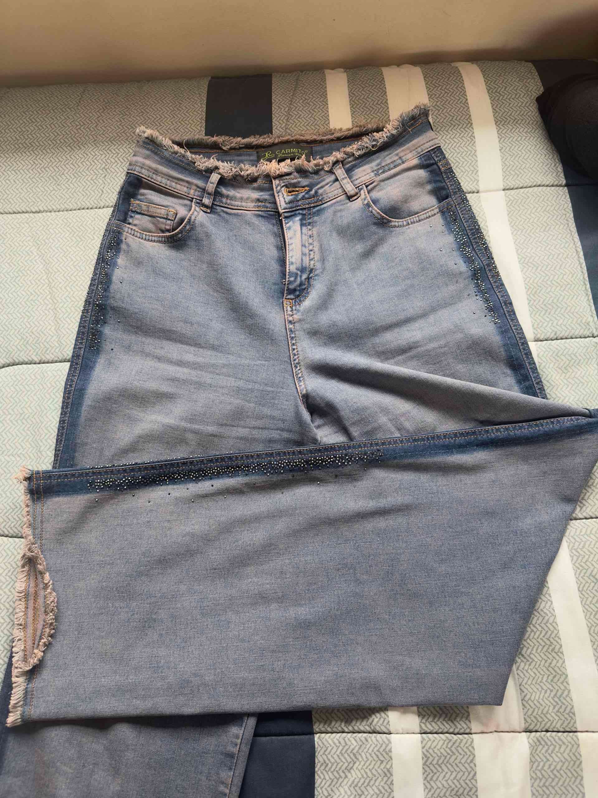 Jeans marca Carmito de mujer con detalle brillante - miniatura 3