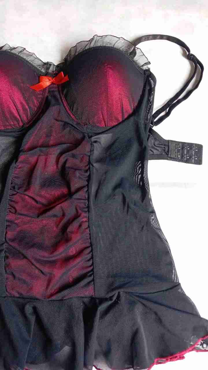 Conjunto de lencería negro y rojo - miniatura 2