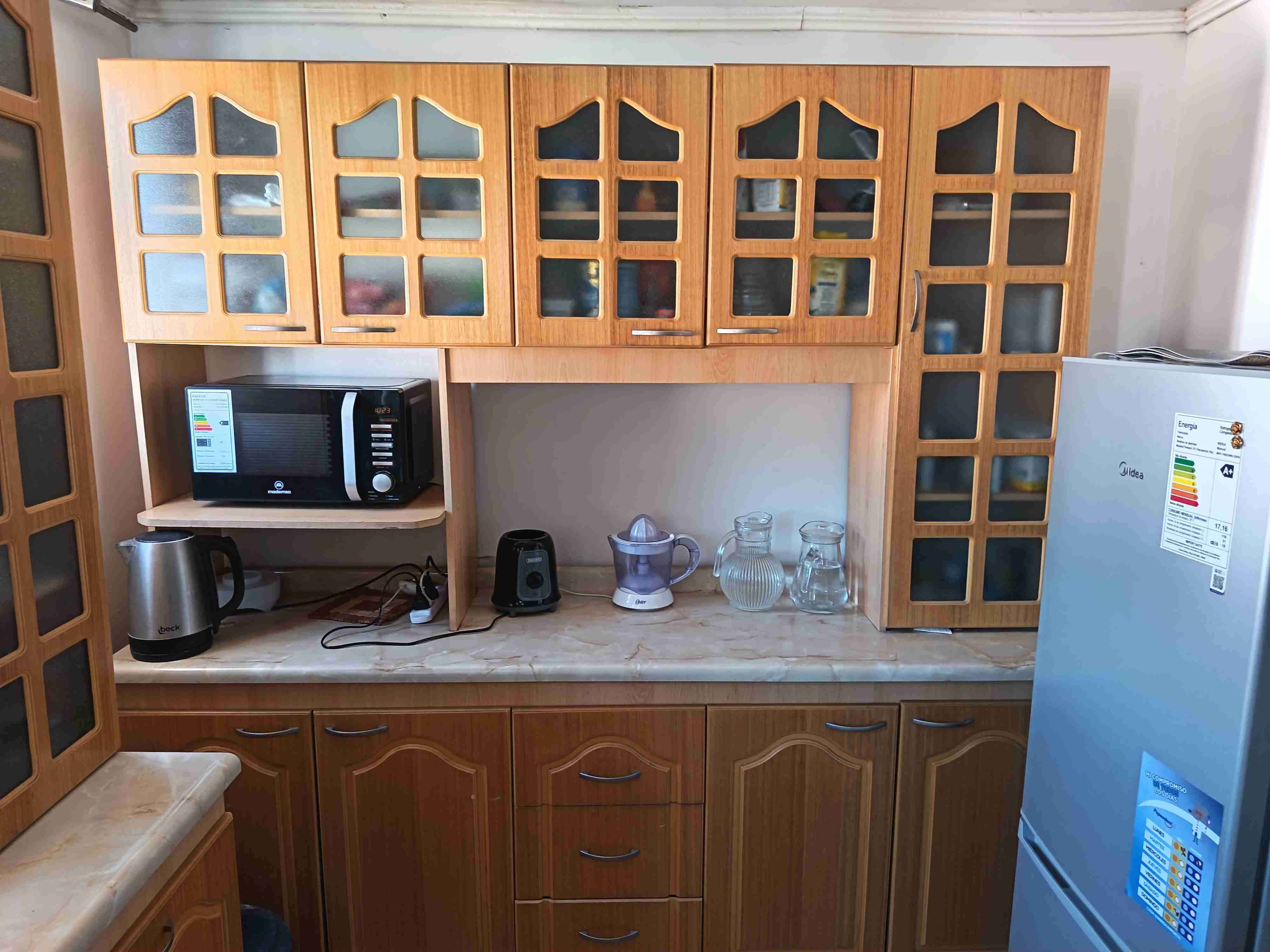 Mueble de cocina de madera - miniatura 2