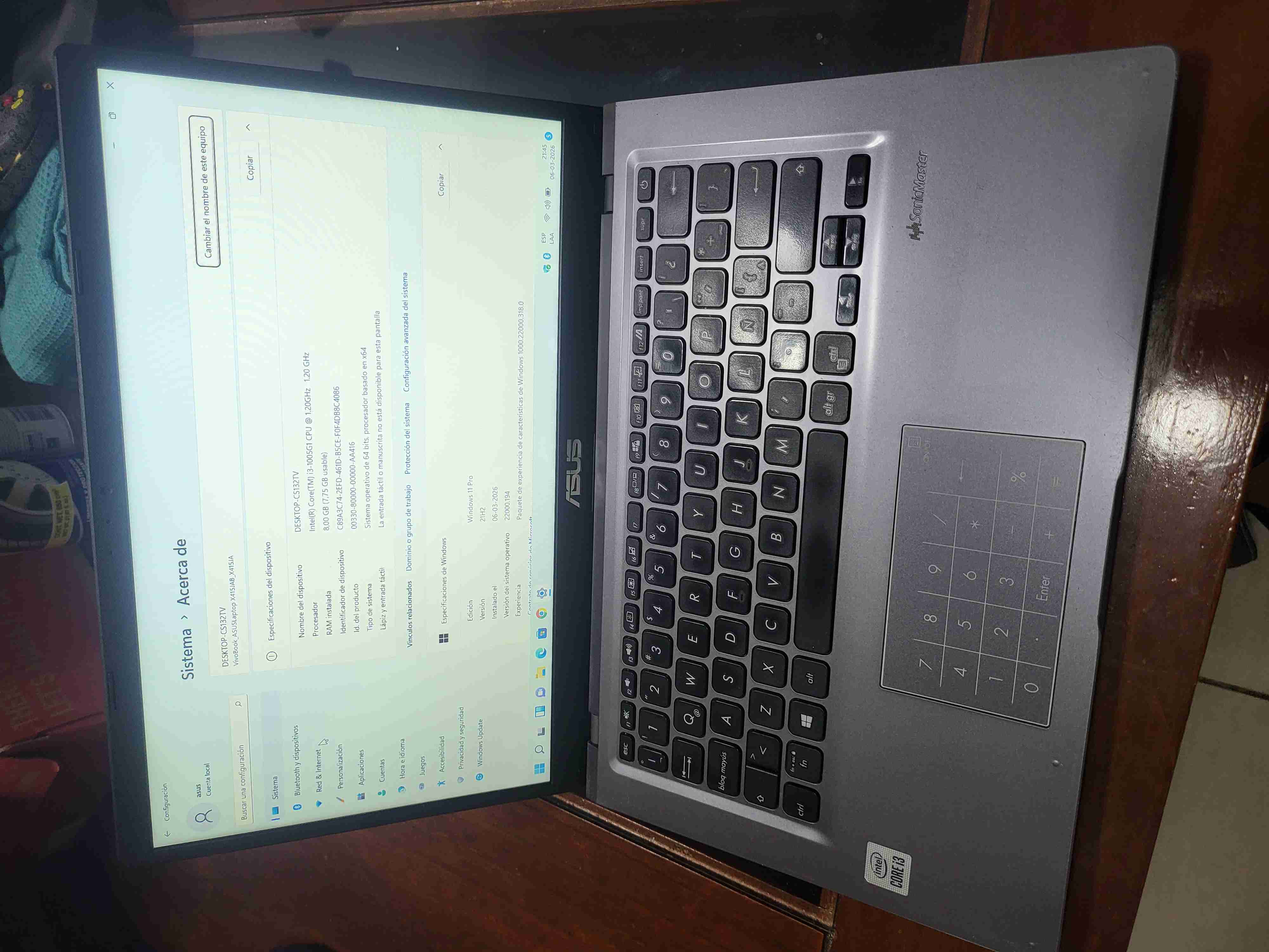 Laptop ASUS Core i3 en buen estado - miniatura 2