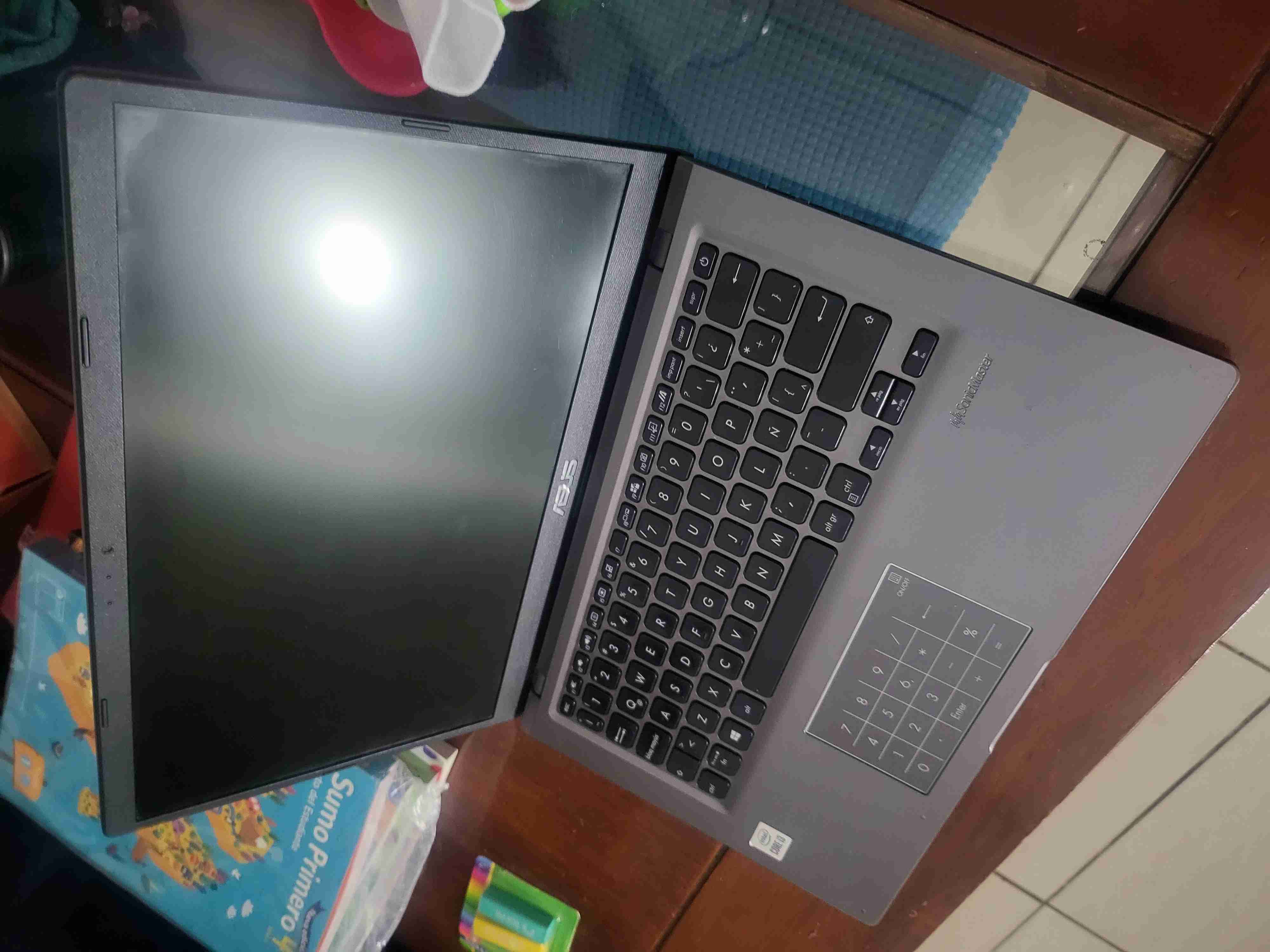 Laptop ASUS Core i3 en buen estado - miniatura 5