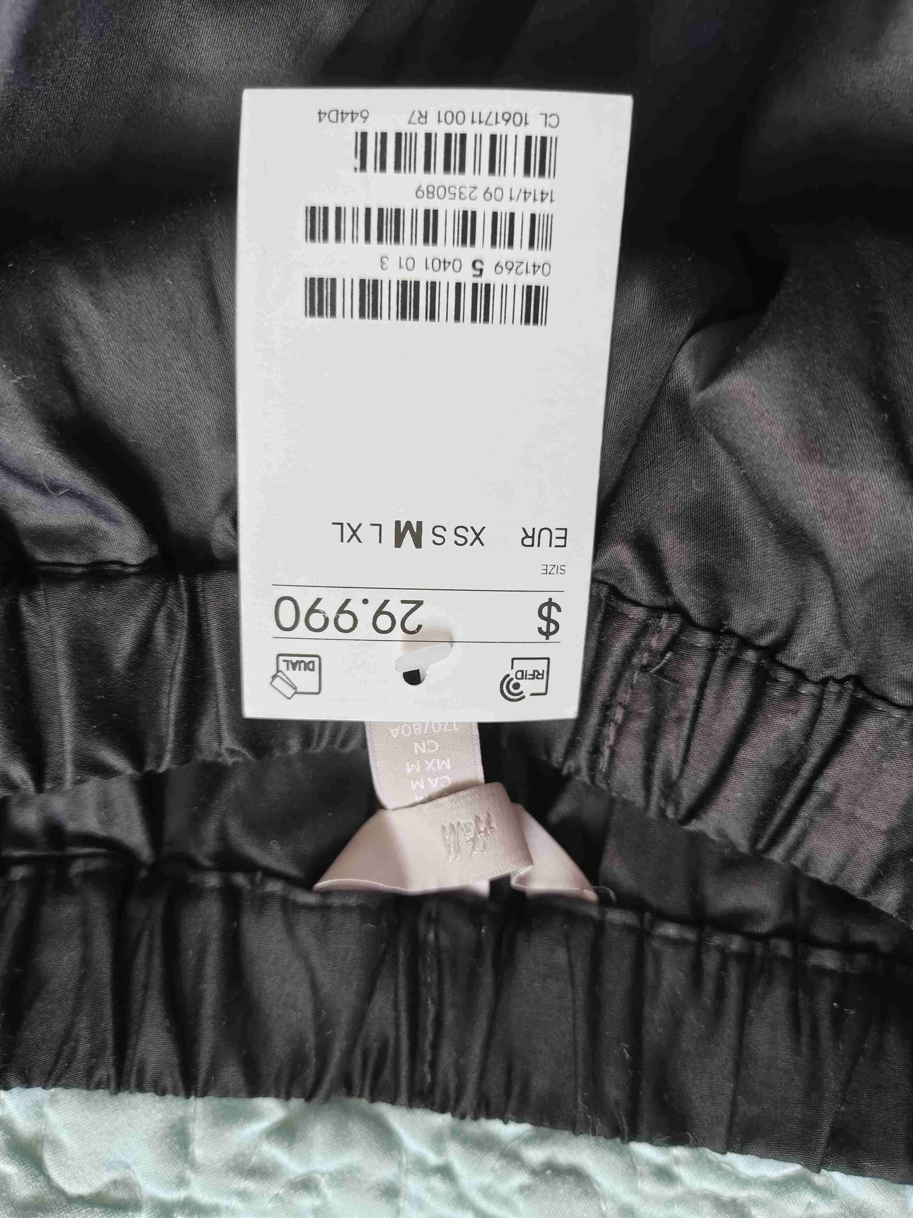 Falda negra, amplia con bolsillo H&M nueva - miniatura 2