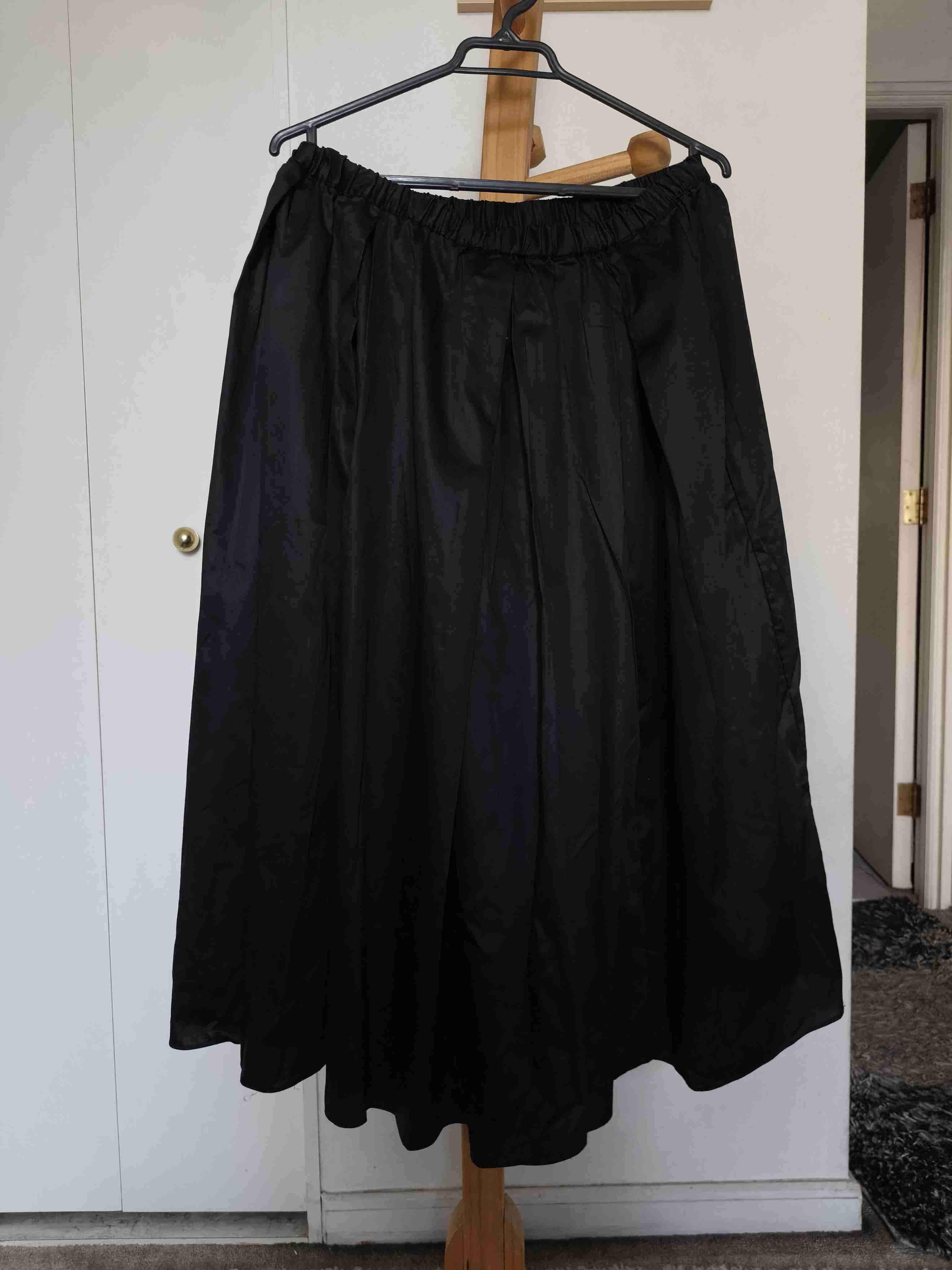 Falda negra, amplia con bolsillo H&M nueva - miniatura 5