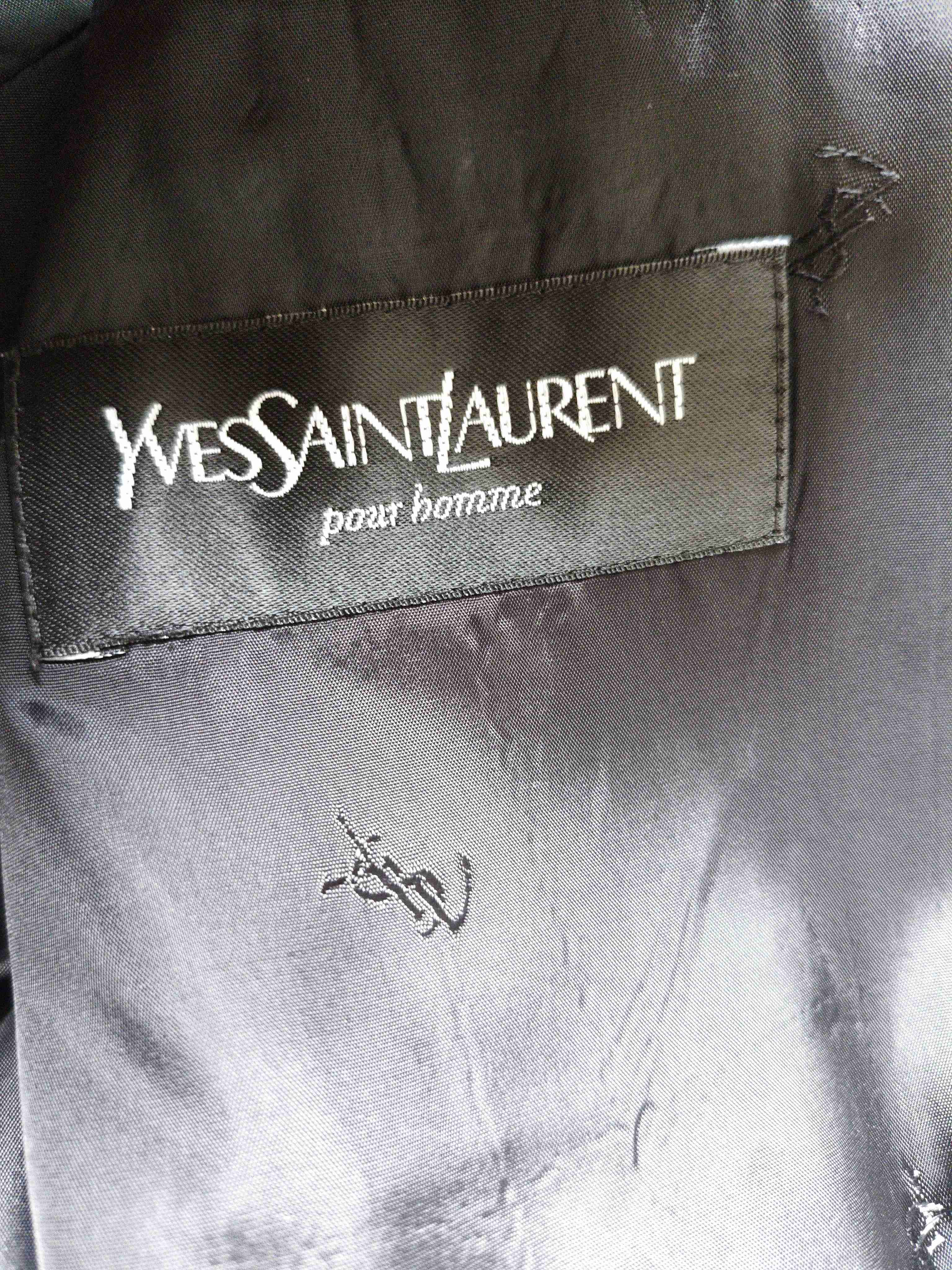 Blazer Yves Saint Laurent gris oscuro elegante - 2