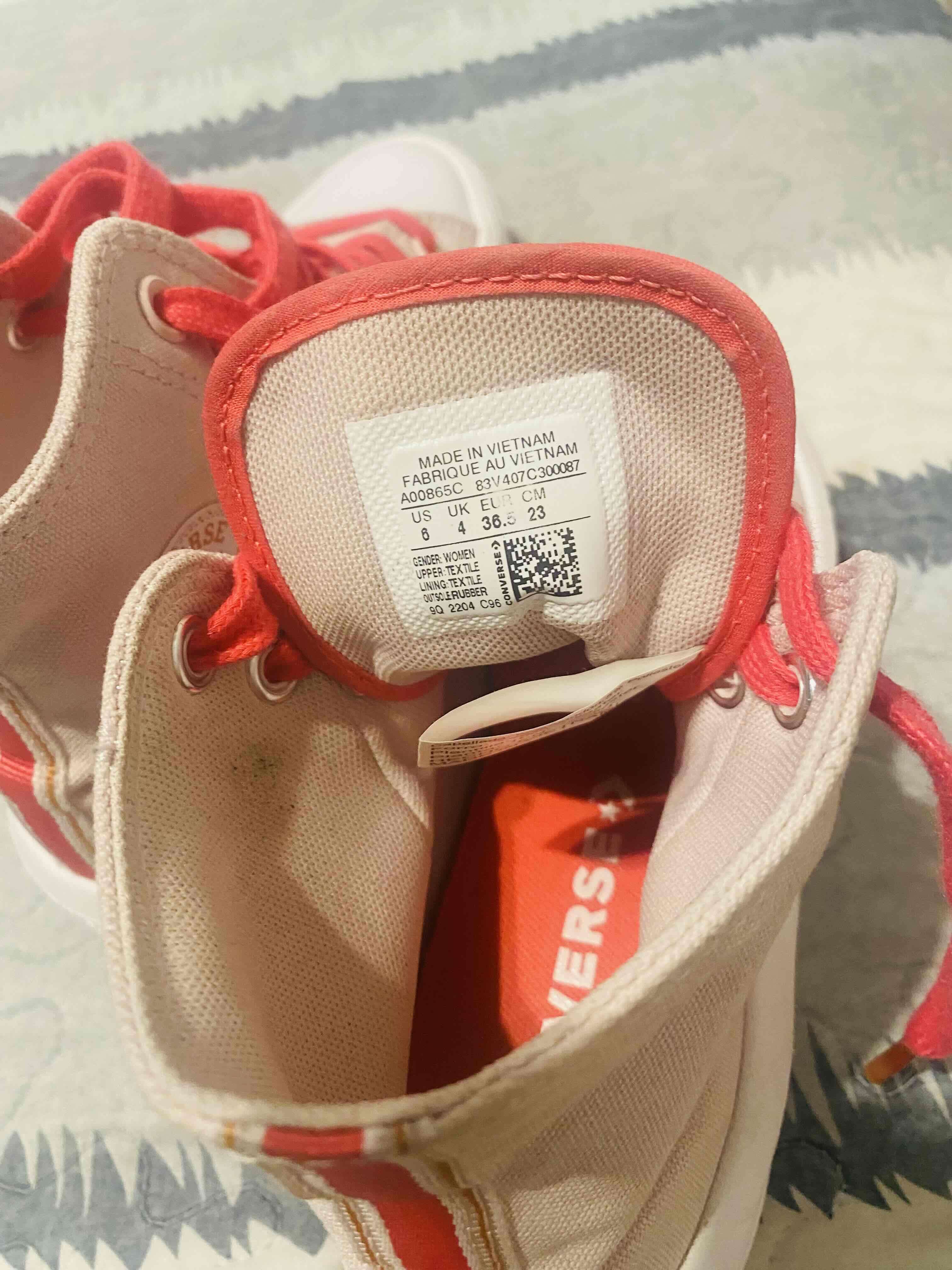 Zapatillas Converse rosas nunero 36.5 (23cm) - miniatura 5