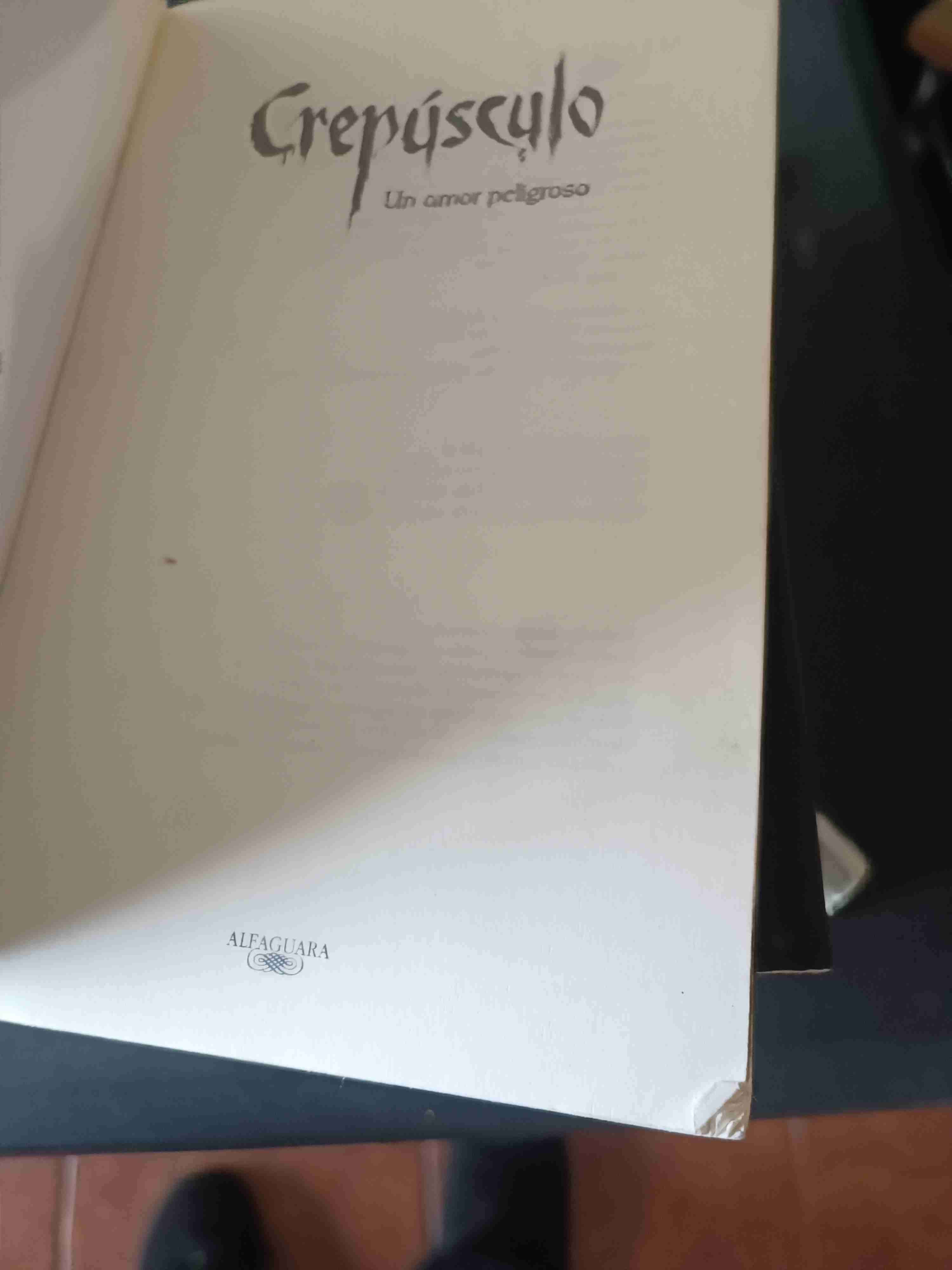 Libro 'Crepúsculo' de Stephenie Meyer - miniatura 3