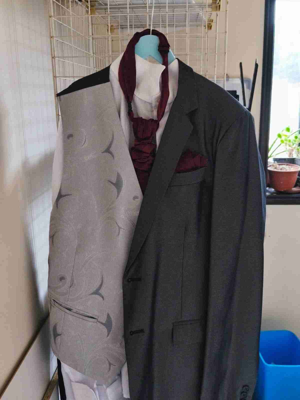 Traje de Novio completo.