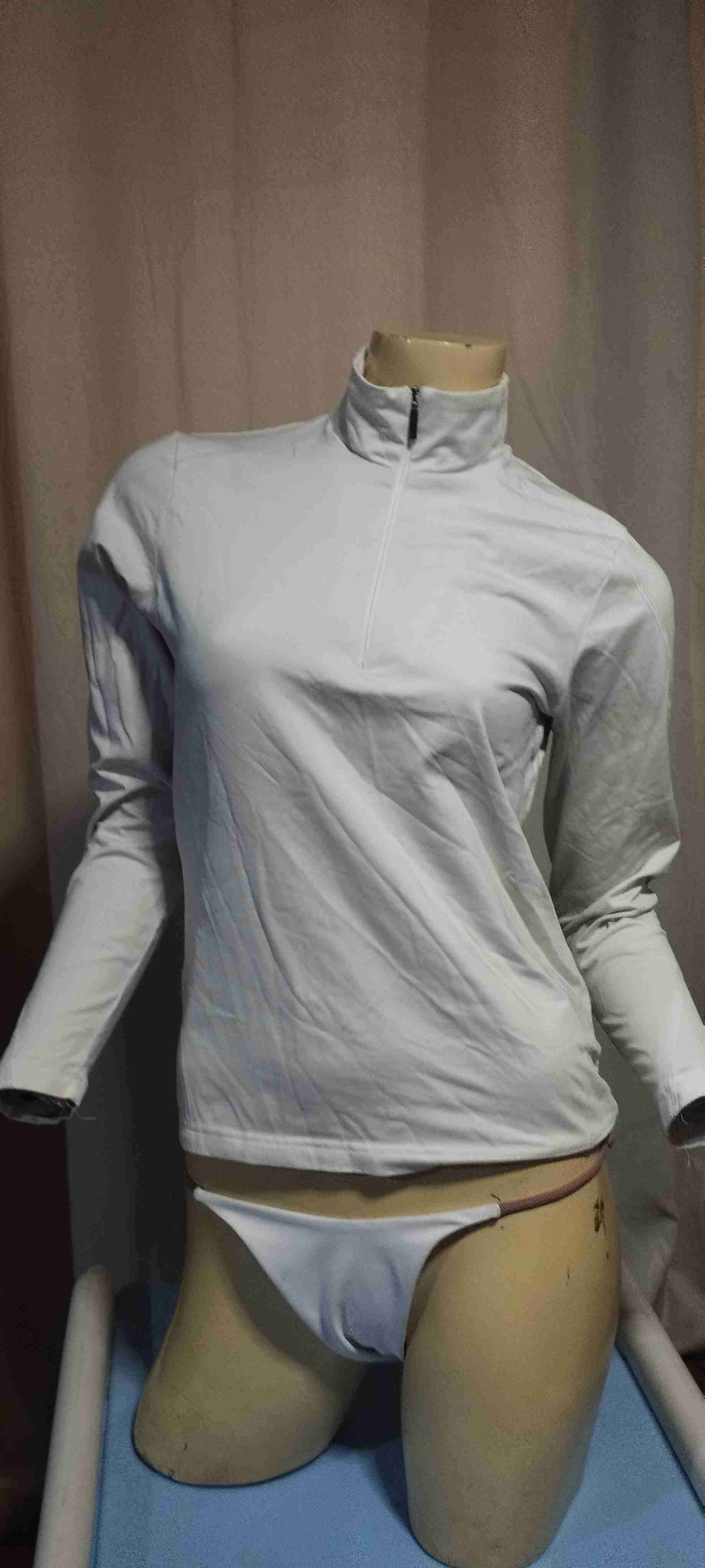 Polera blanca manga larga