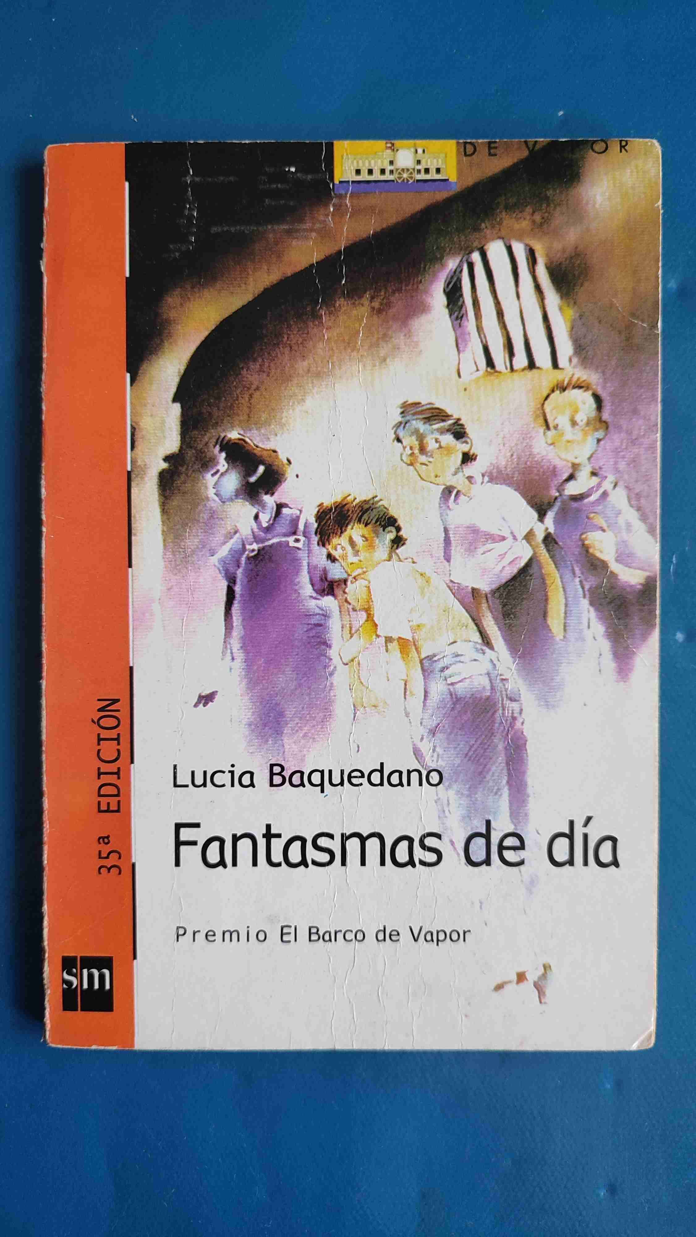 Libro Fantasmas de día - Lucía Baquedano