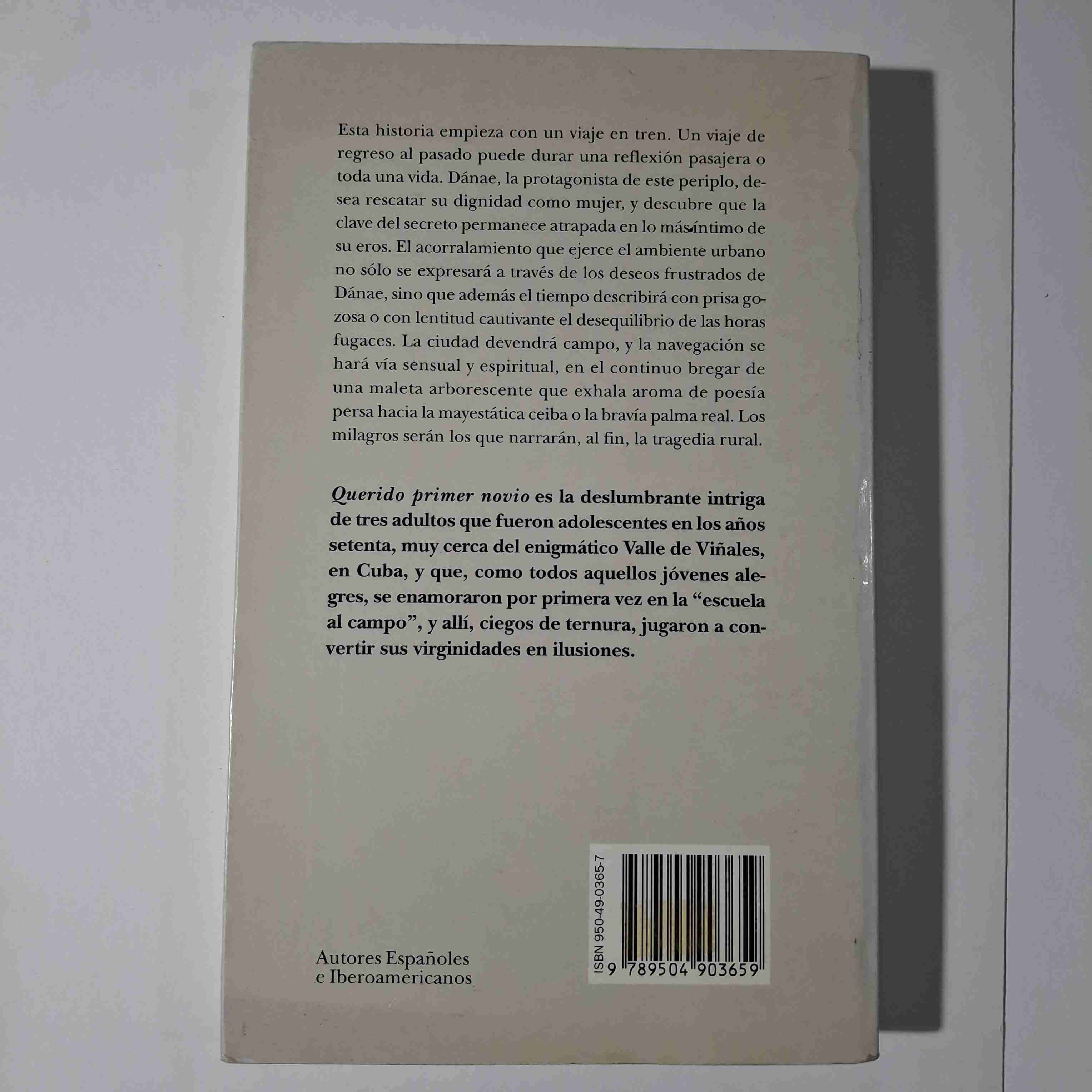 Libro Zoé Valdés 'Querido primer novio' - miniatura 2