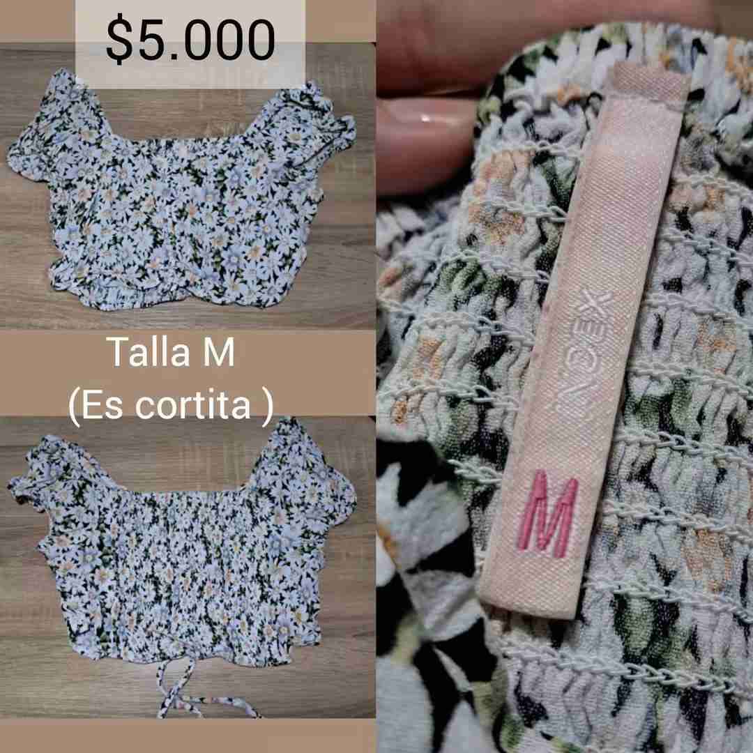 Blusa floreada con hombros descubiertos