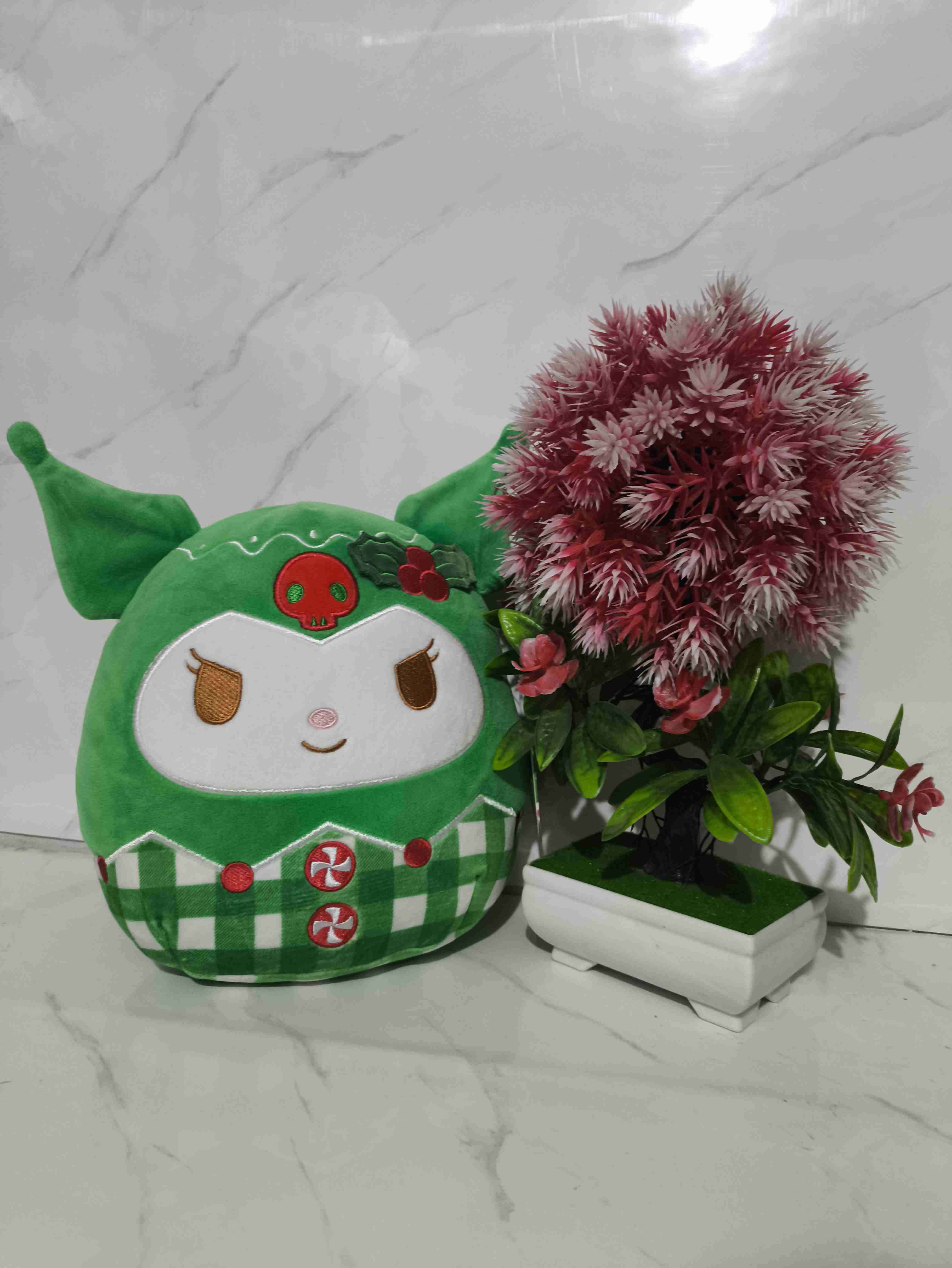 Peluche verde navideño kawaii Kuromi Squishmall - miniatura 2