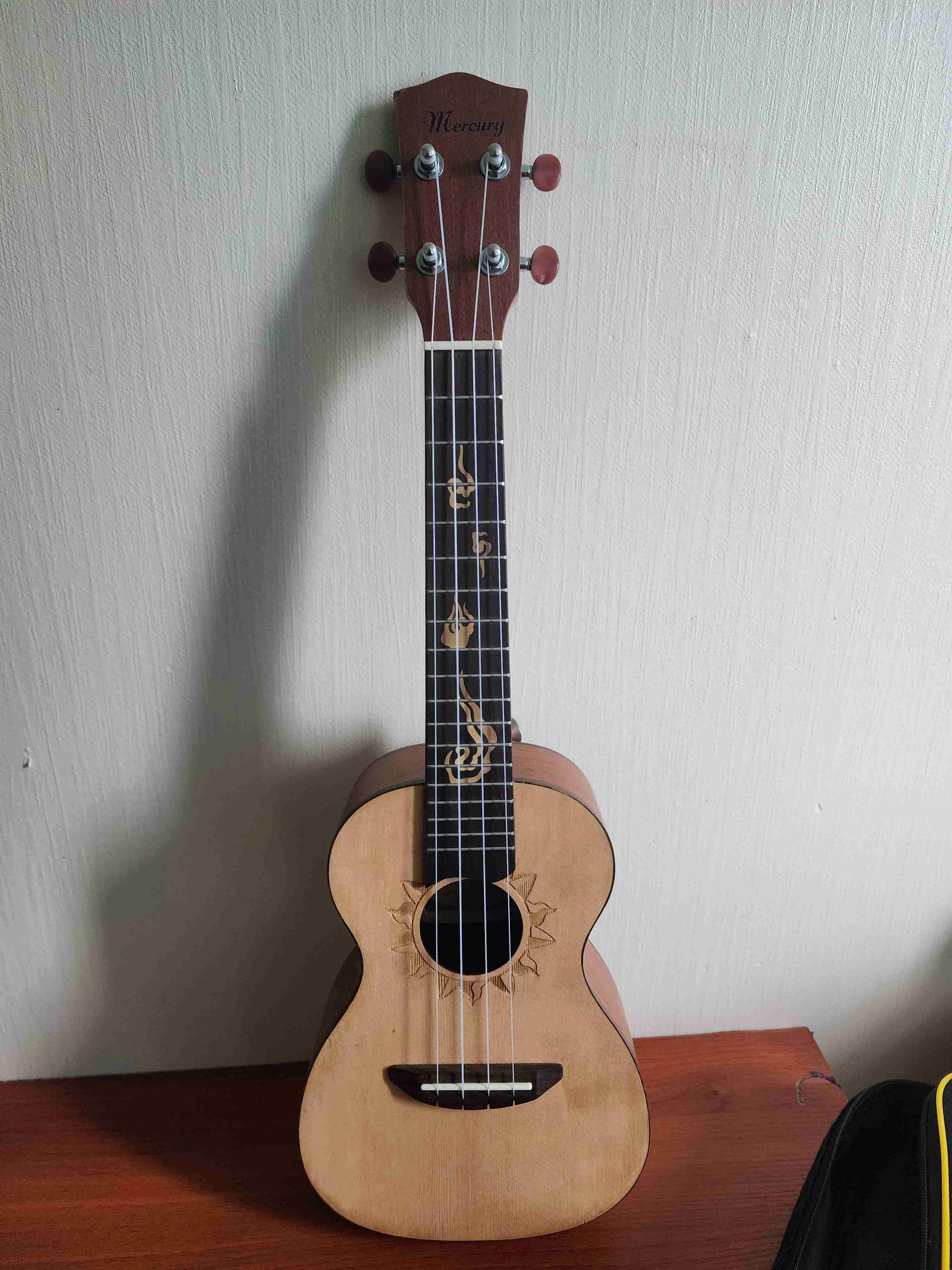 Ukelele con diseño de sol mercury - miniatura 2