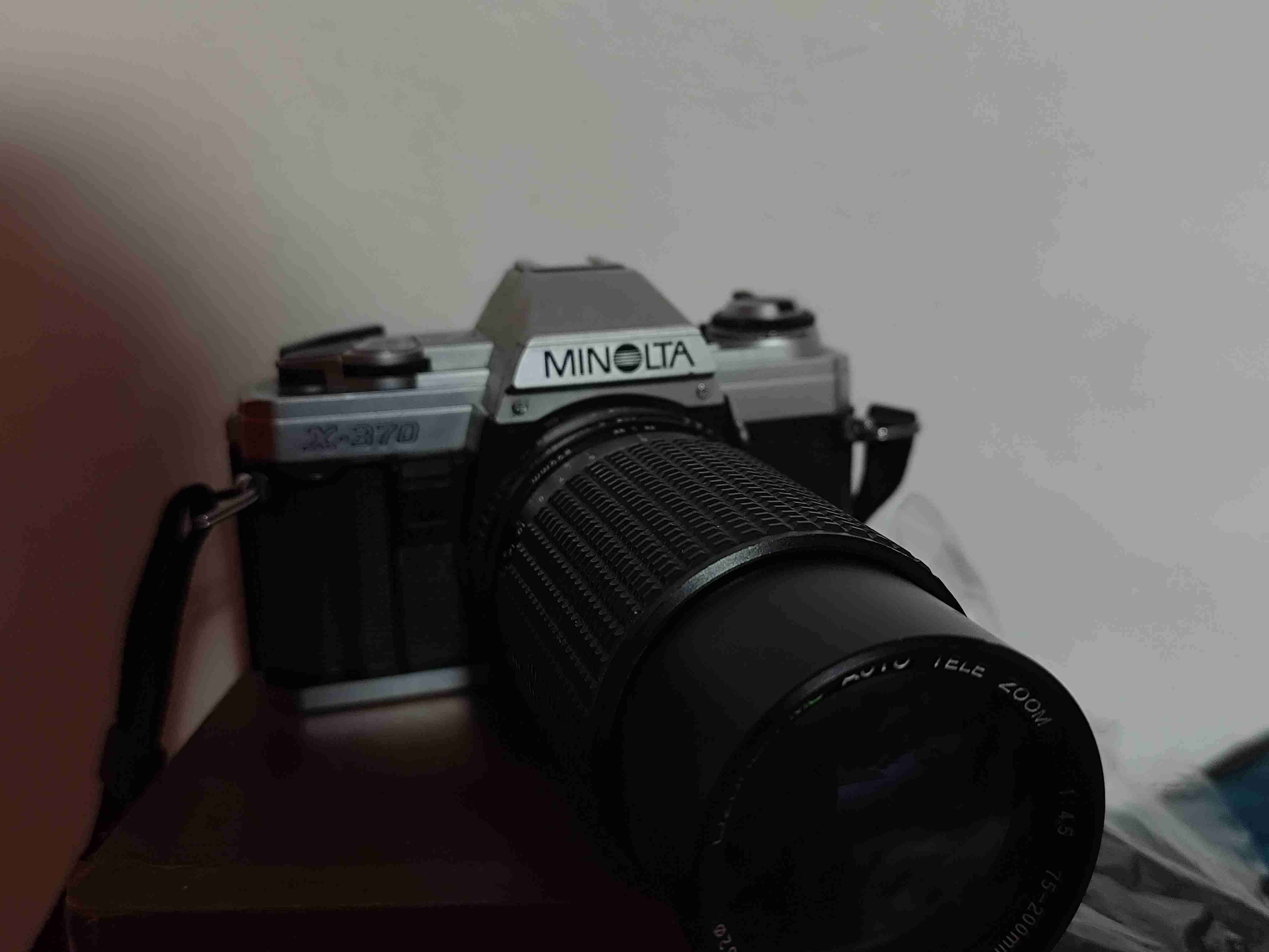 Cámara Minolta X-370 con lente