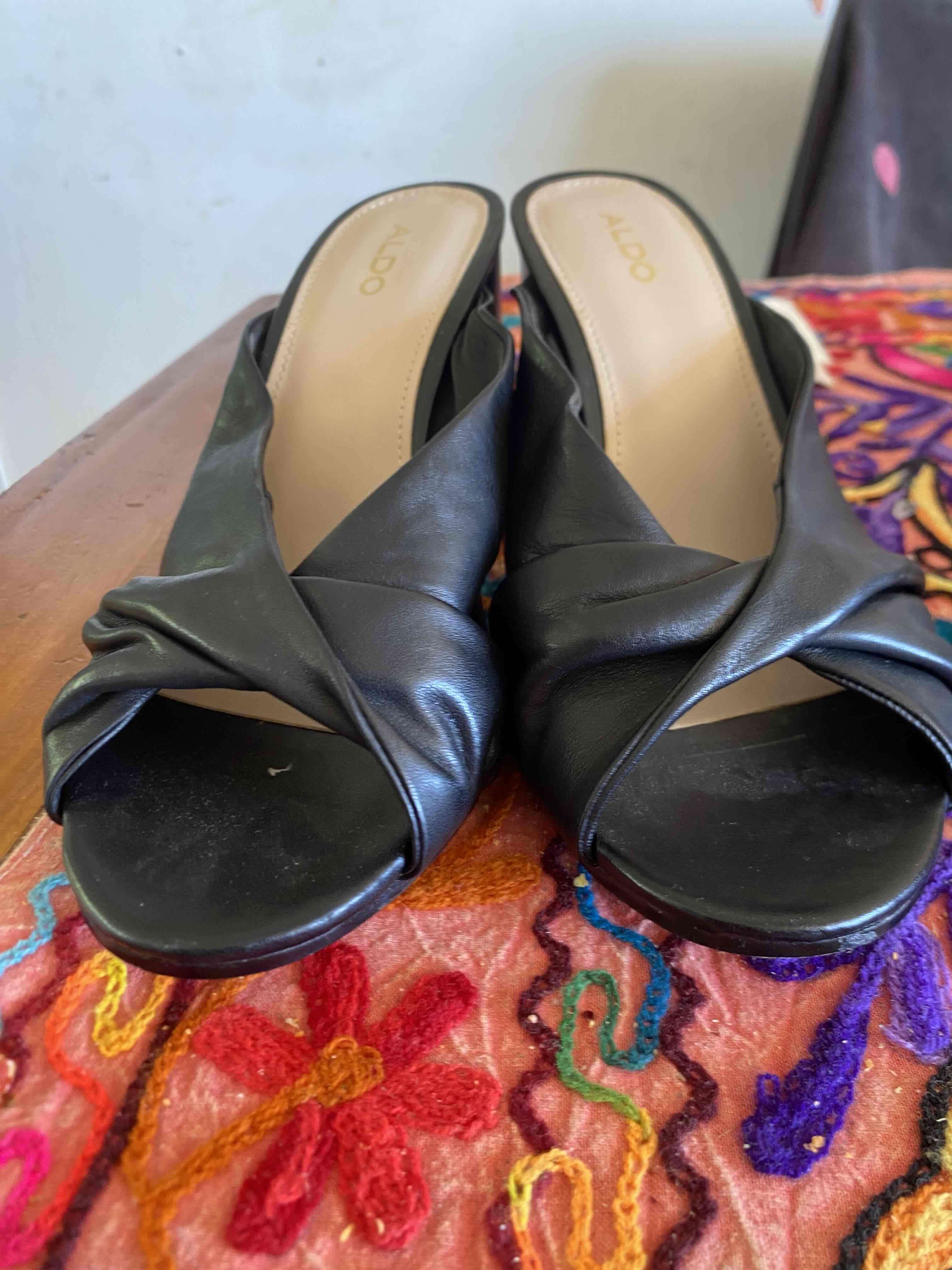 Sandalias negras ALDO